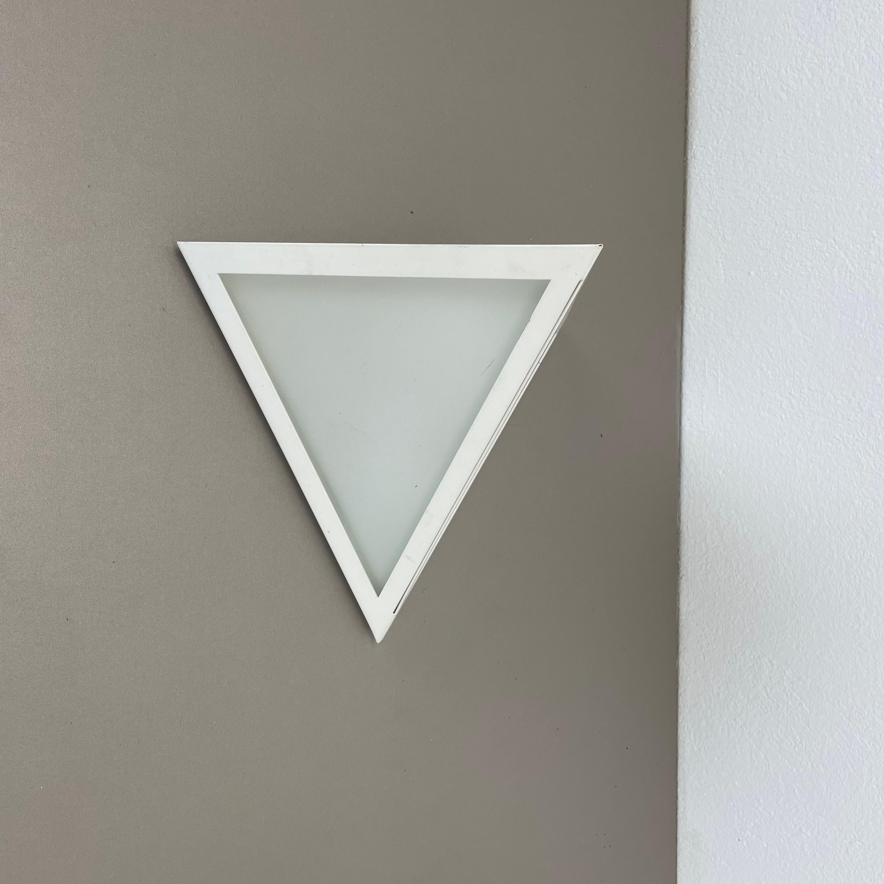 Article:

wall light



Producer: 

Glashütte Limburg, Germany


Origin: 

Germany


Age: 

1980s





This fantastic glass wall light was designed and produced in 1980s in Germany by Glashütte Limburg.

The light has a fantastic minimalist cubic