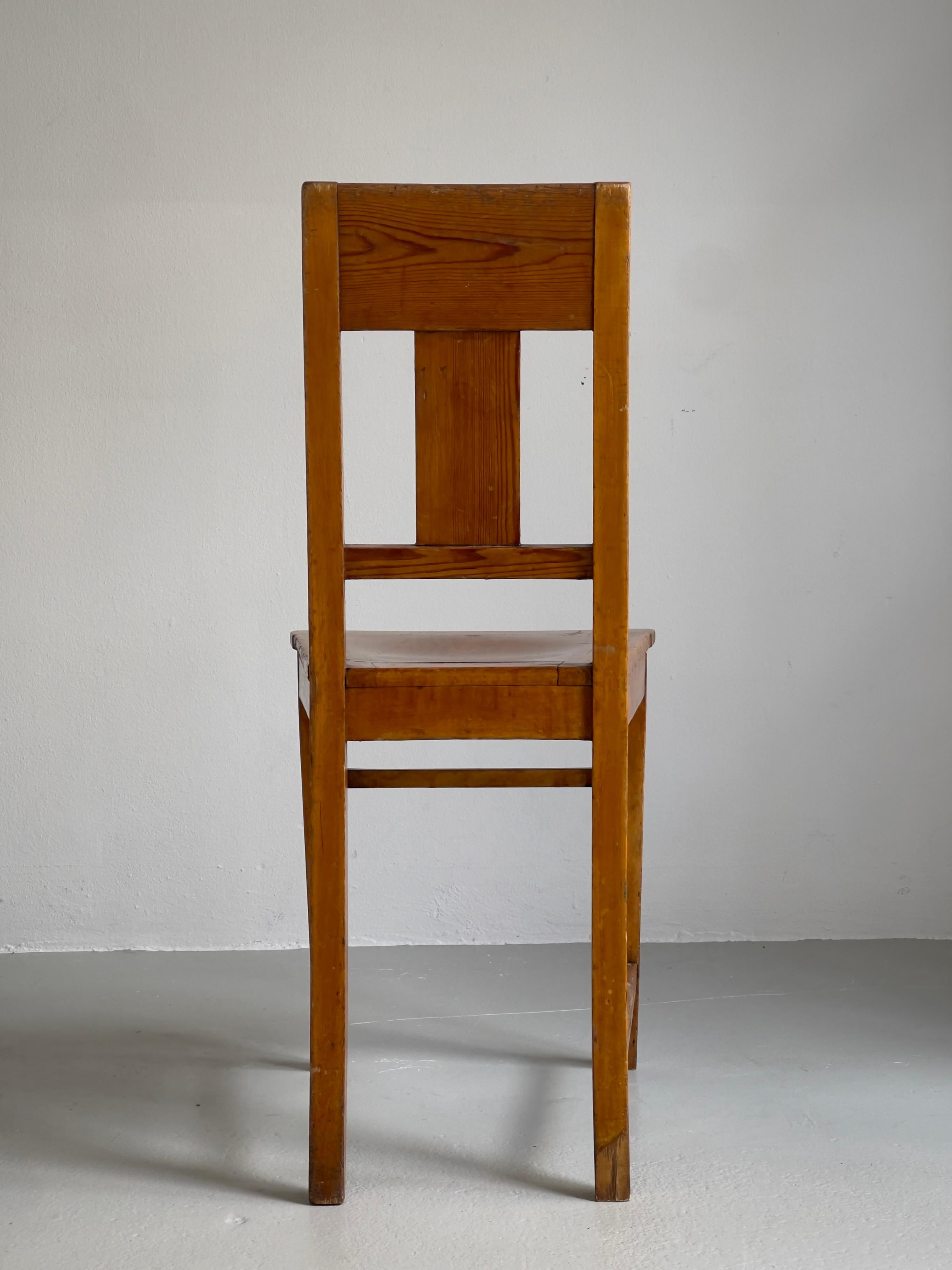 Original Danish Art and Craft chair in pine and beech with green carved decor. For Sale 3