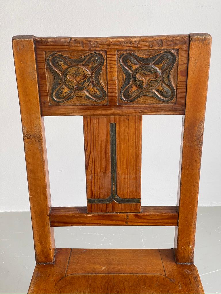Original Danish Art and Craft chair in pine and beech with green carved decor. For Sale 6