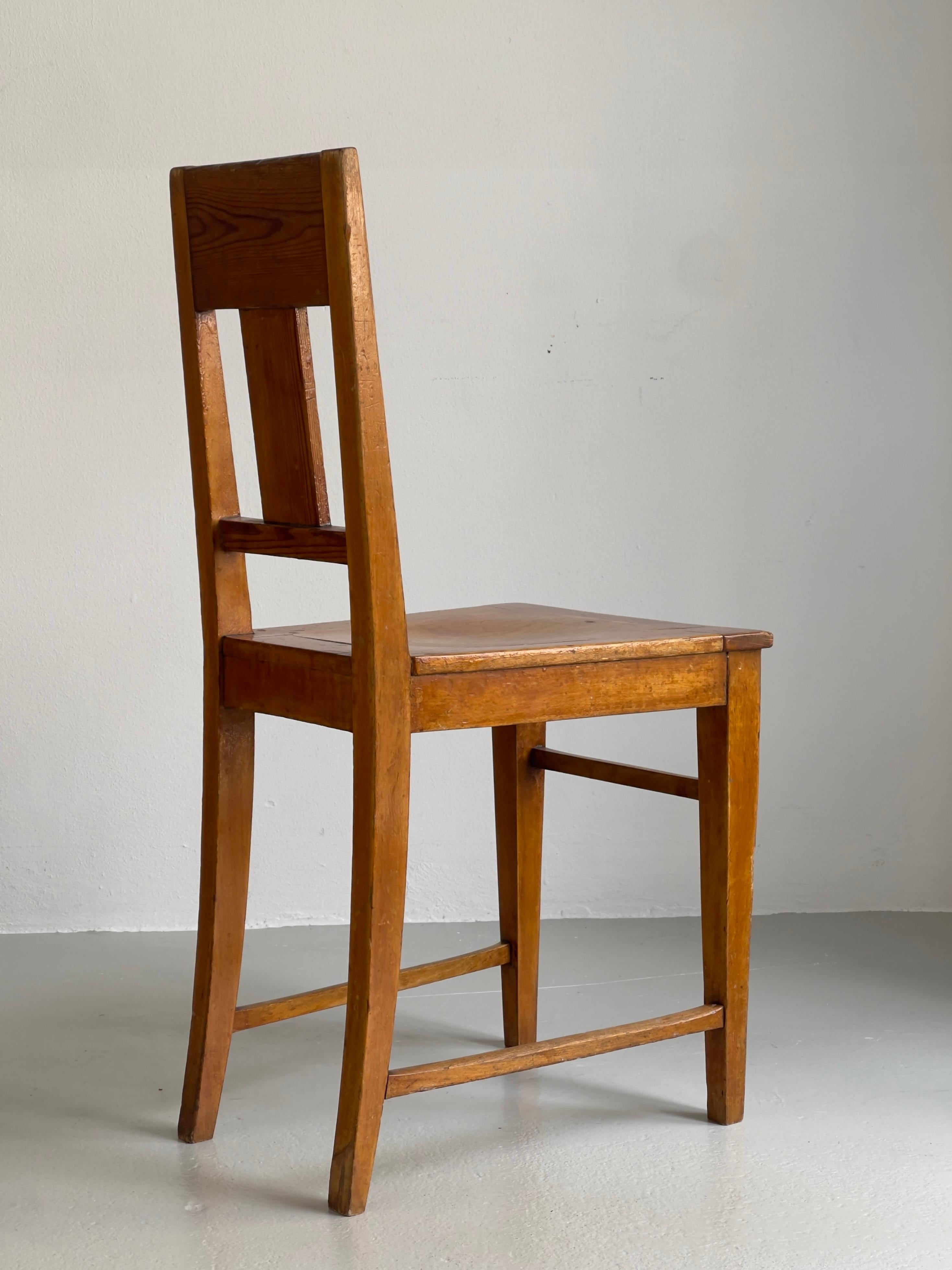 Original Danish Art and Craft chair in pine and beech with green carved decor. For Sale 2