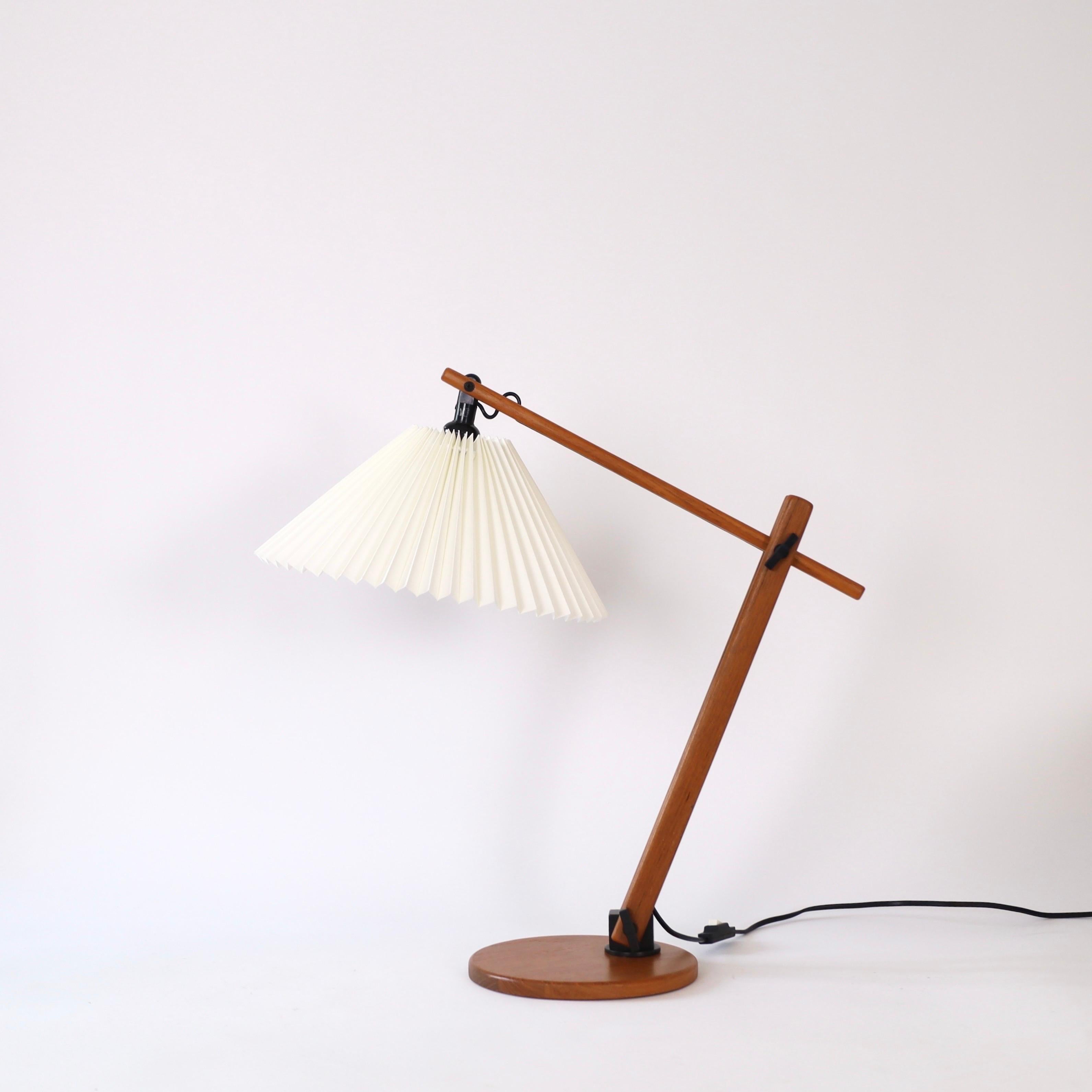 Dänische Caprani-Schreibtischlampe, 1970er-Jahre, Dänemark (Ende des 20. Jahrhunderts) im Angebot