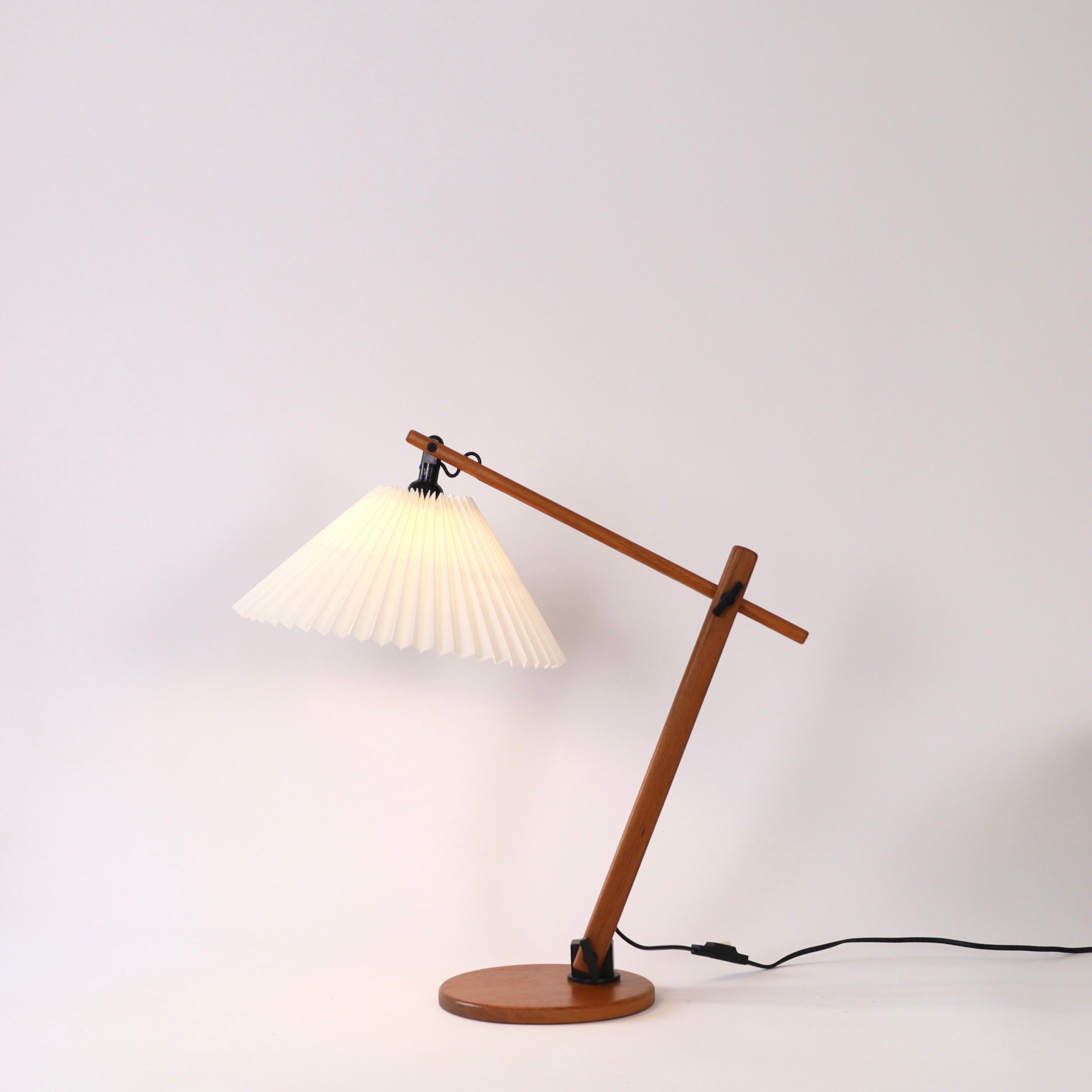 Dänische Caprani-Schreibtischlampe, 1970er-Jahre, Dänemark (Metall) im Angebot