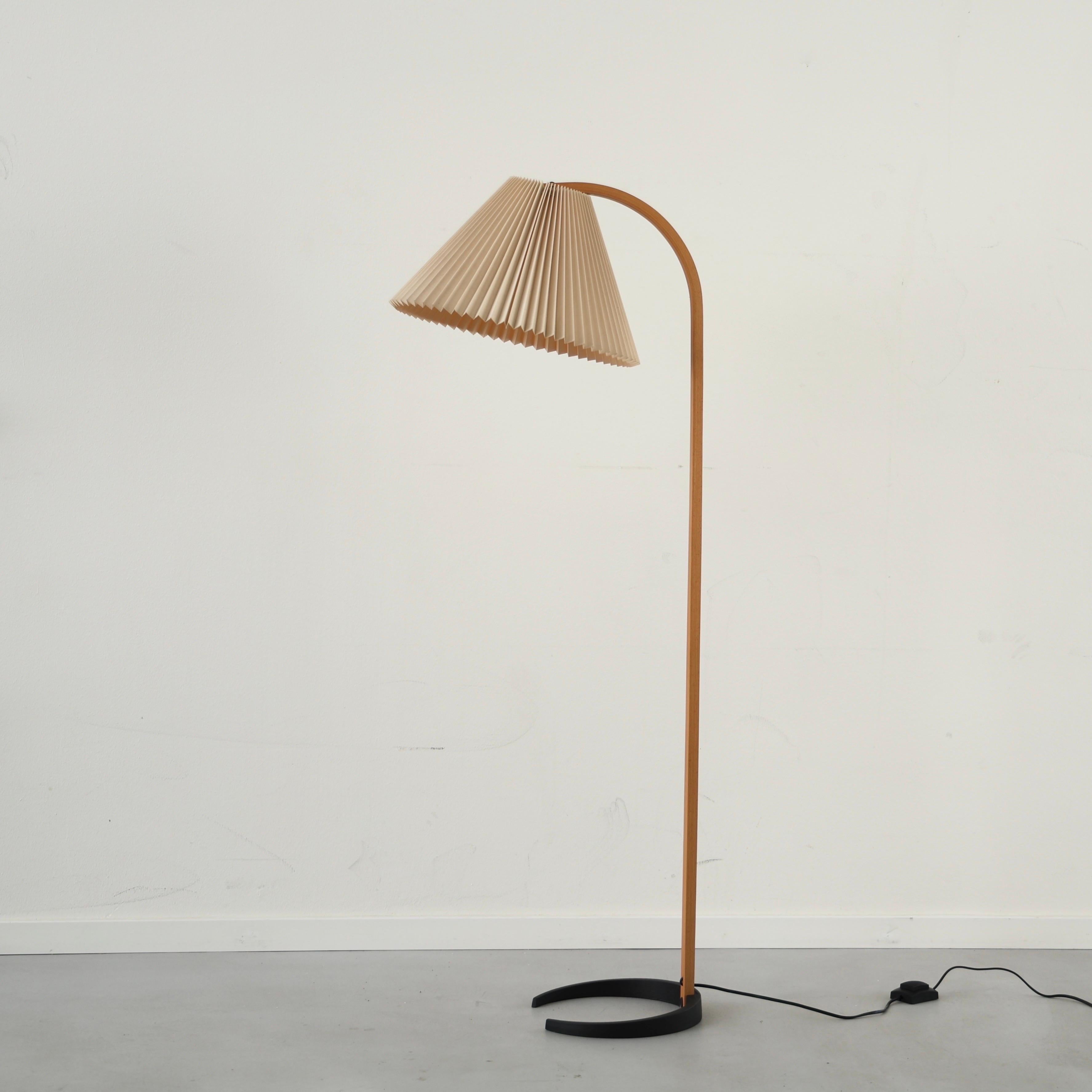 Original Danish Caprani Floor Lamp, 1970s, Denmark In Good Condition For Sale In Værløse, DK