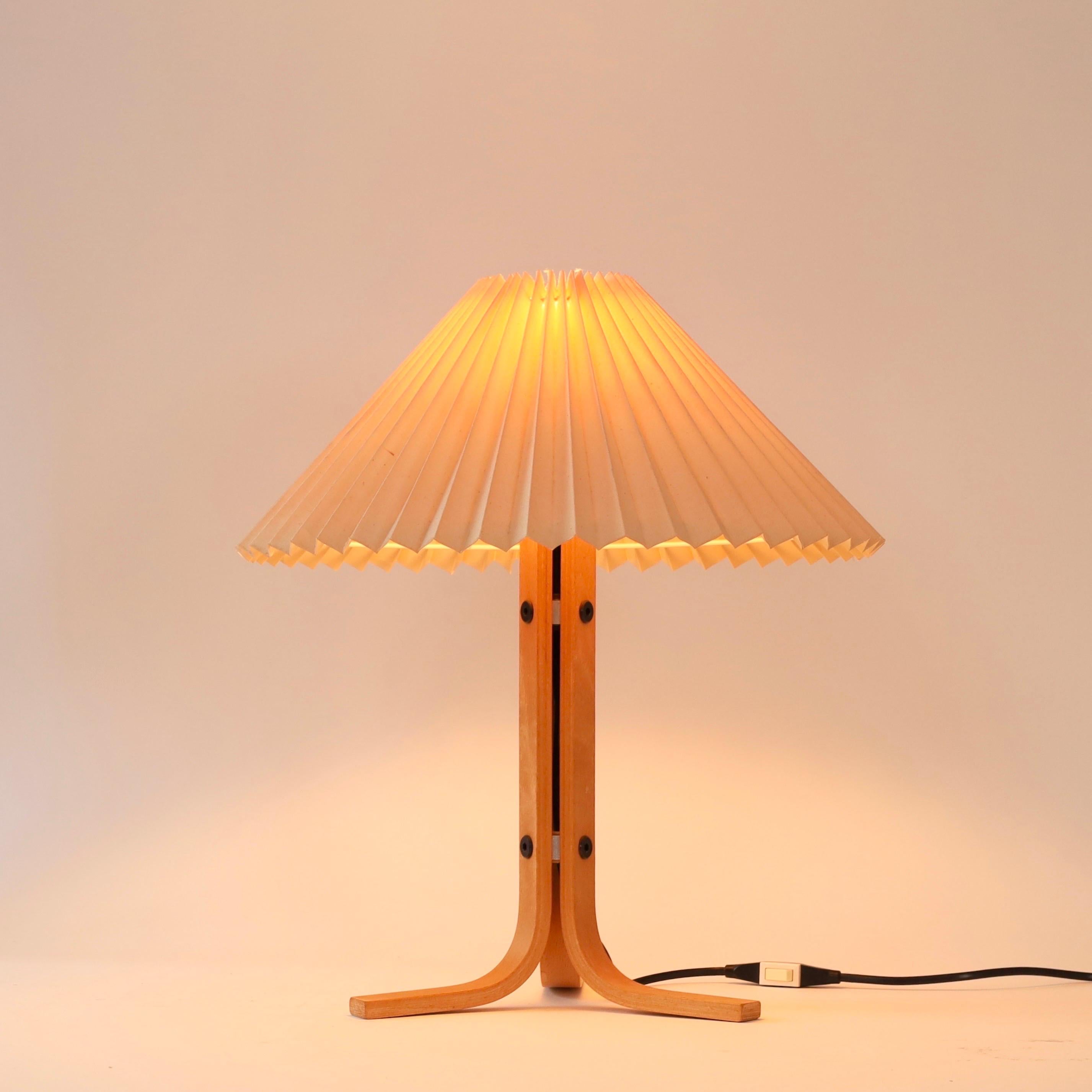 Lampe de bureau originale danoise Caprani Tripod, années 1970, Danemark en vente 1