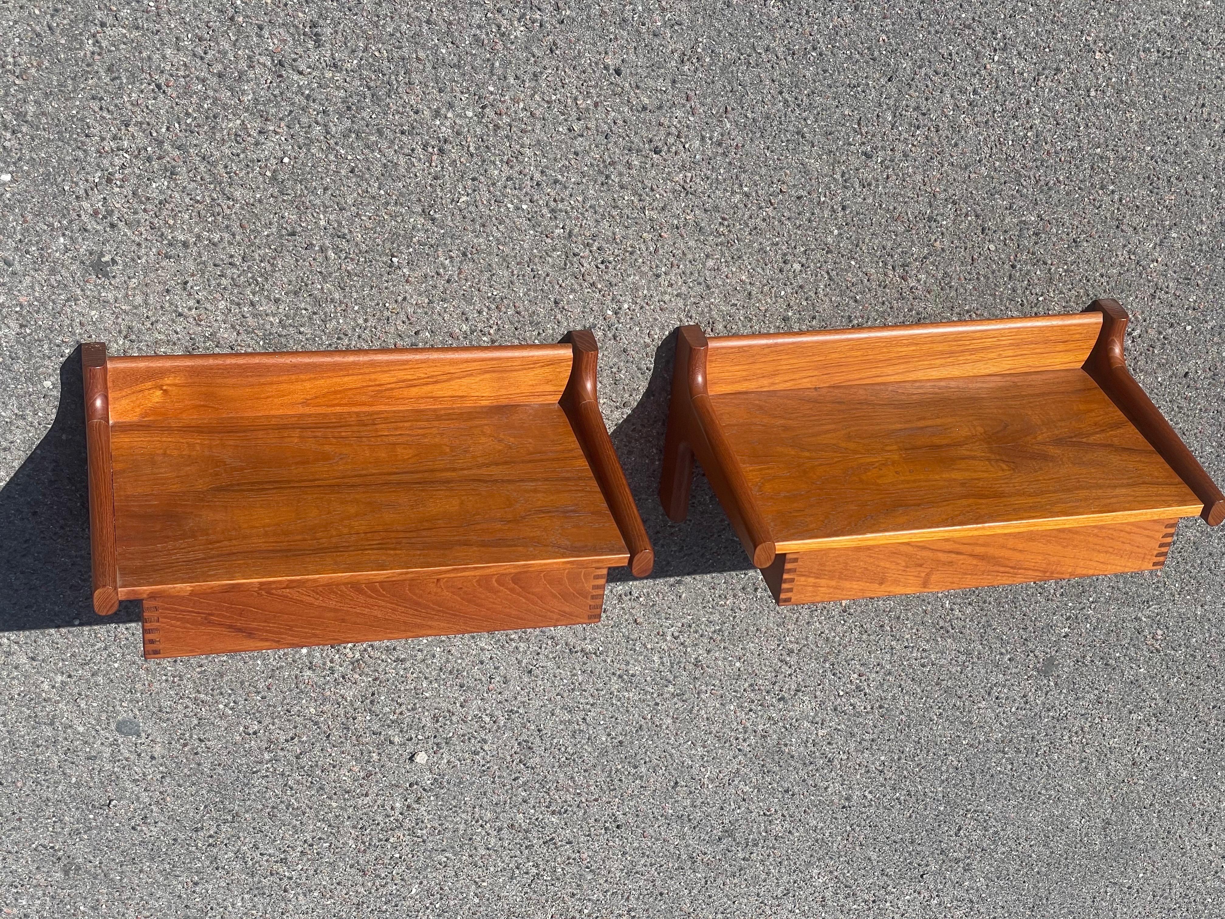 Original dänische schwimmende Teakholz-Nachtständer von Kai Kristiansen aus den 1960er Jahren (Moderne der Mitte des Jahrhunderts)