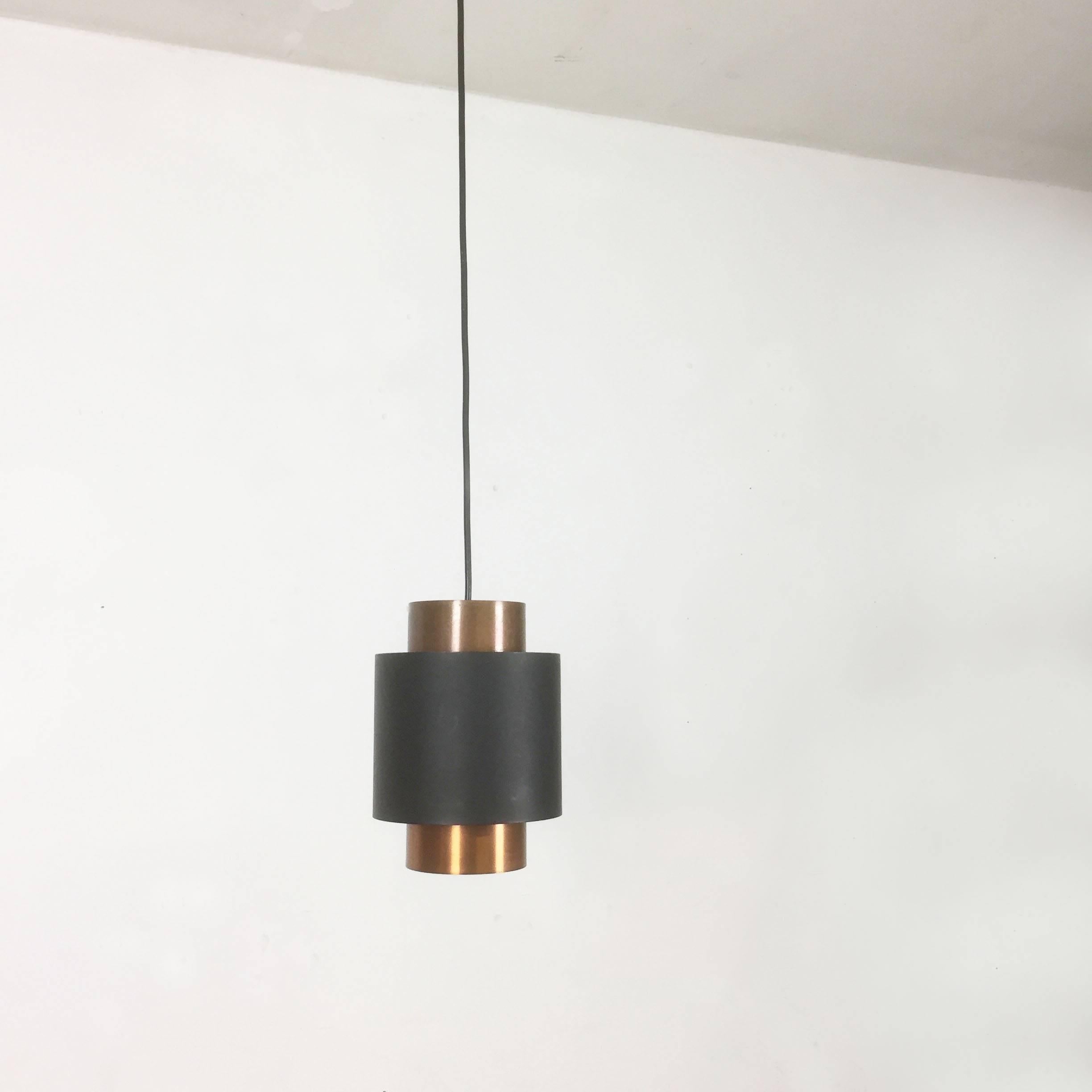 Article:

hanging light


Producer:

Fog and Mørup, 1960s



Origin:

Denmark



Age:

1960s




Description:

This metal hanging light model “Tunika“ was designed by Jo Hammerborg for Fog and Mørup in 1968s. This light is