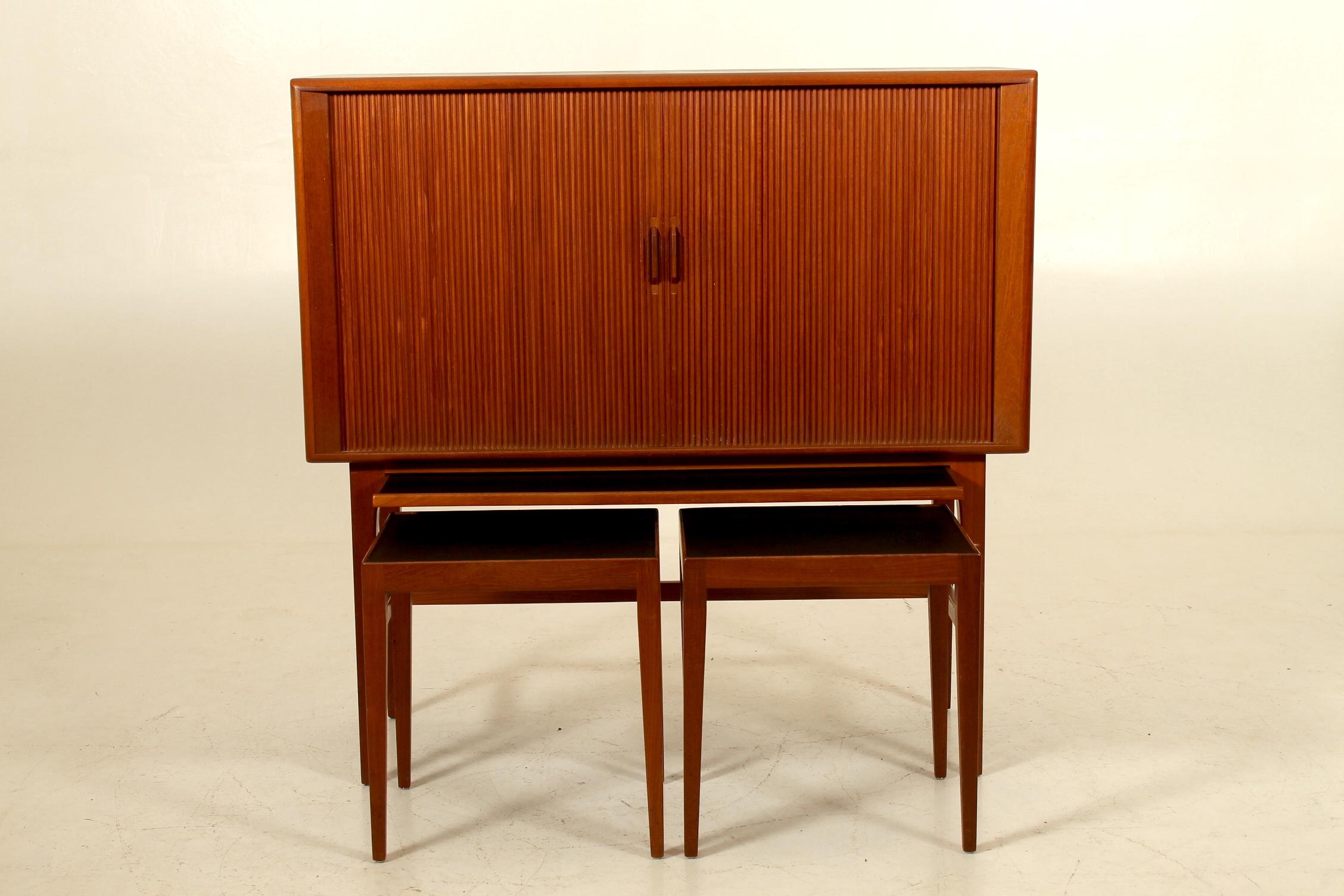 Outstanding and original teak Tambour door Drinks Cabinet / Dry Bar by KP Møbler. Designed and produced in the mid and late 1950s. Two small side tables below with black formica top and an additional pull out tray with black formica. Depth when