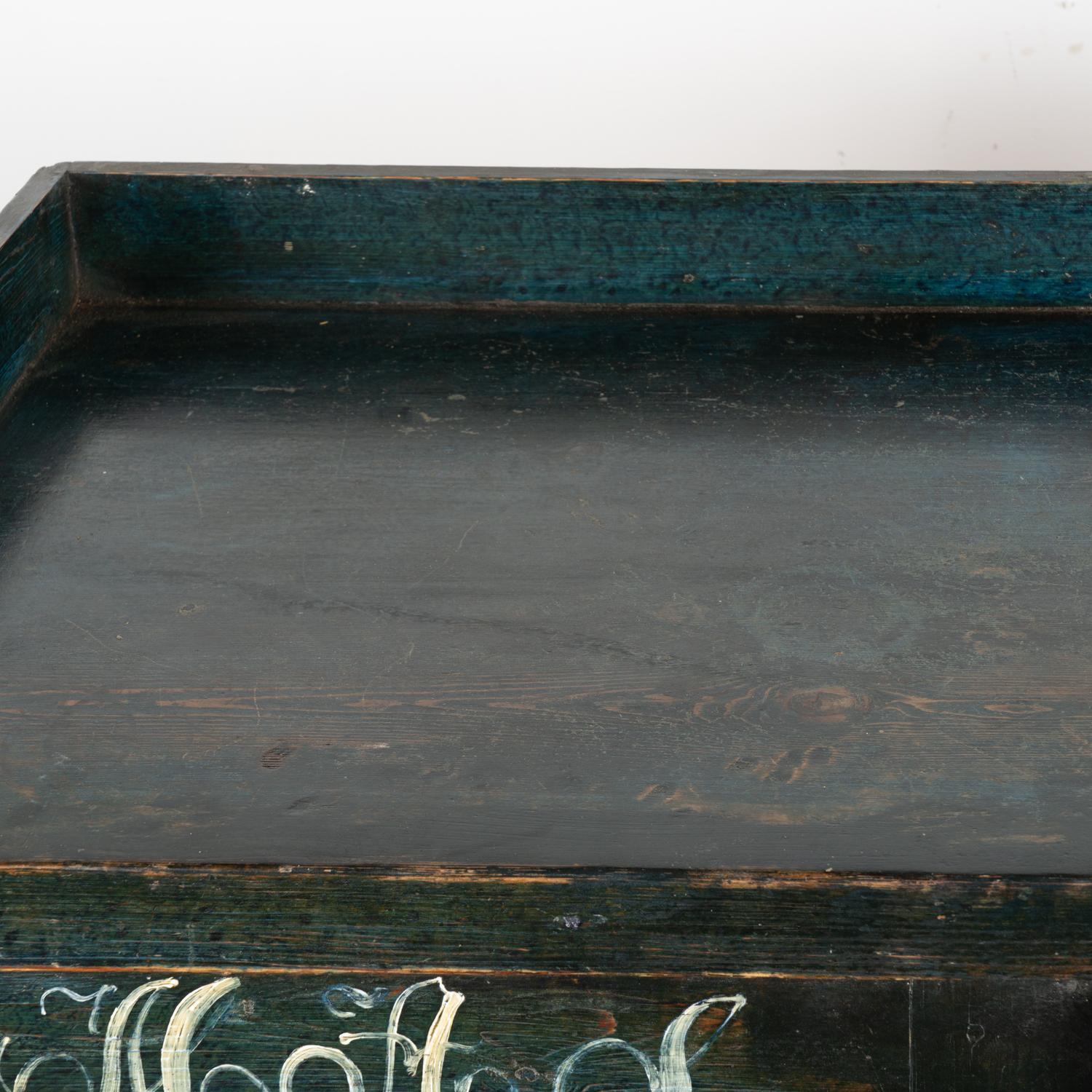 Buffet original peint en bleu foncé avec fleurs, Suède, daté de 1860 en vente 4