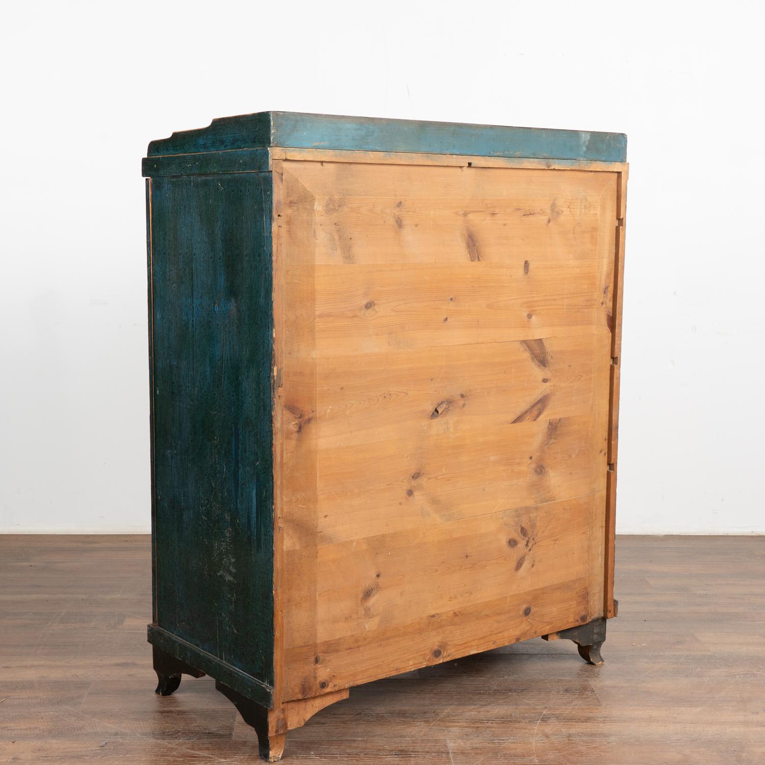 Buffet original peint en bleu foncé avec fleurs, Suède, daté de 1860 en vente 6