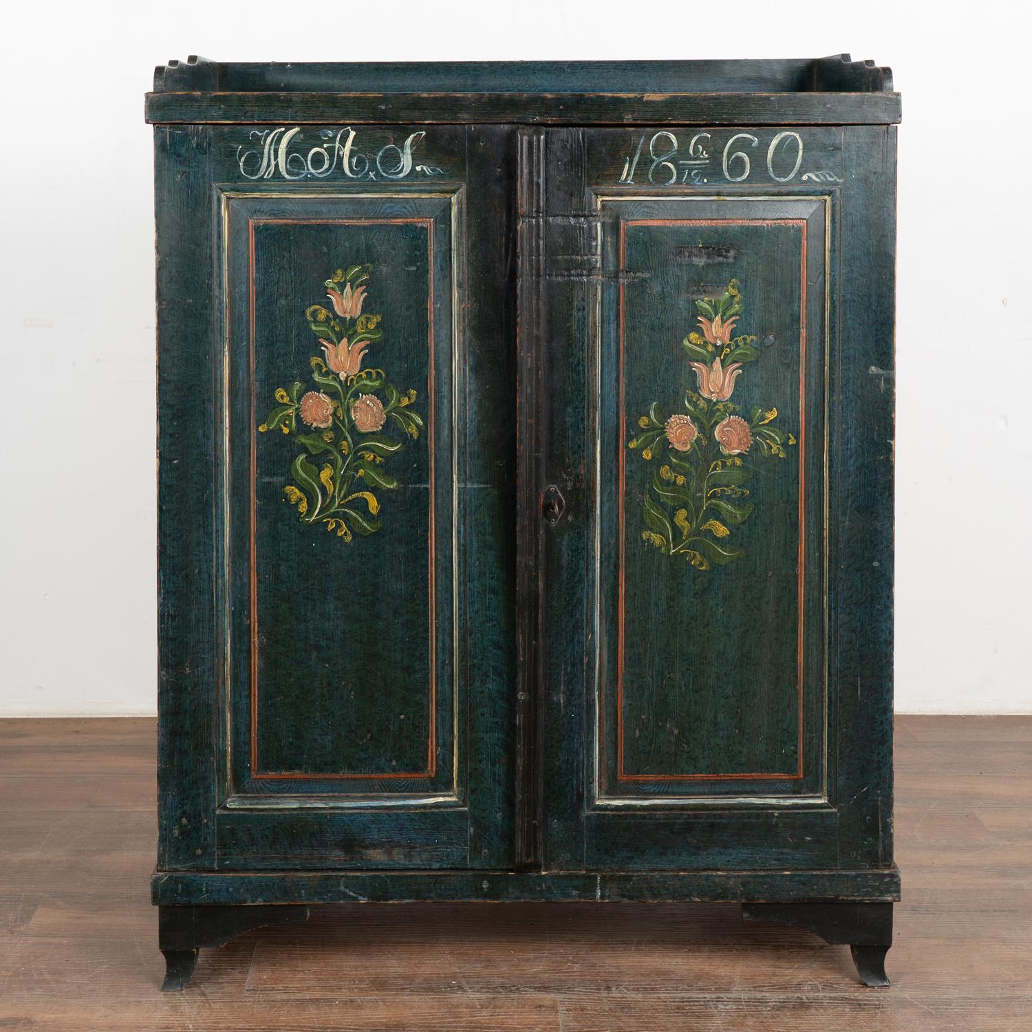 Suédois Buffet original peint en bleu foncé avec fleurs, Suède, daté de 1860 en vente