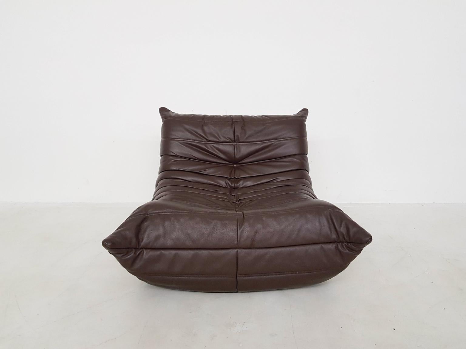 The famous lounge chair by Michel Ducaroy for Ligne Roset. Ducaroy designed the Togo as a chair without a frame. The inside of the chair only consists of foam. Very comfortable!

This Togo is a fully original piece. This means it has its original