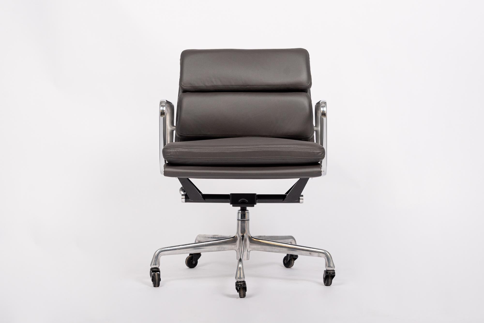 Mid-Century Modern Original Dark Gray Leather Office Chair by Eames for Herman Miller For Sale
