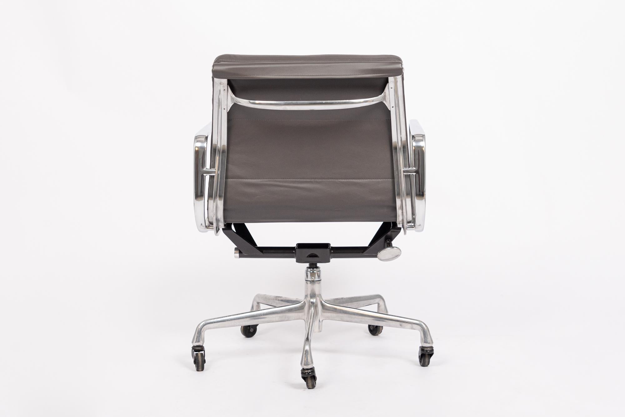 Contemporary Original Dark Gray Leather Office Chair by Eames for Herman Miller For Sale