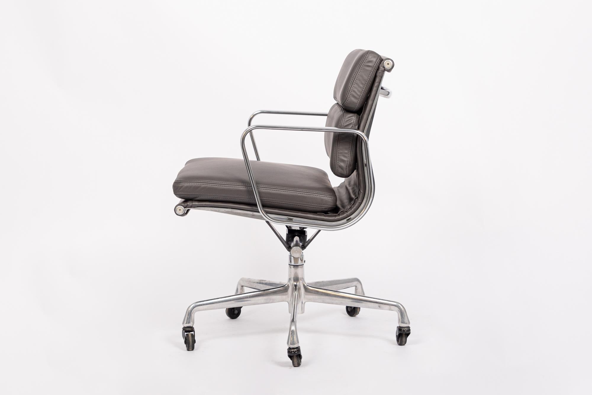 Aluminum Original Dark Gray Leather Office Chair by Eames for Herman Miller For Sale