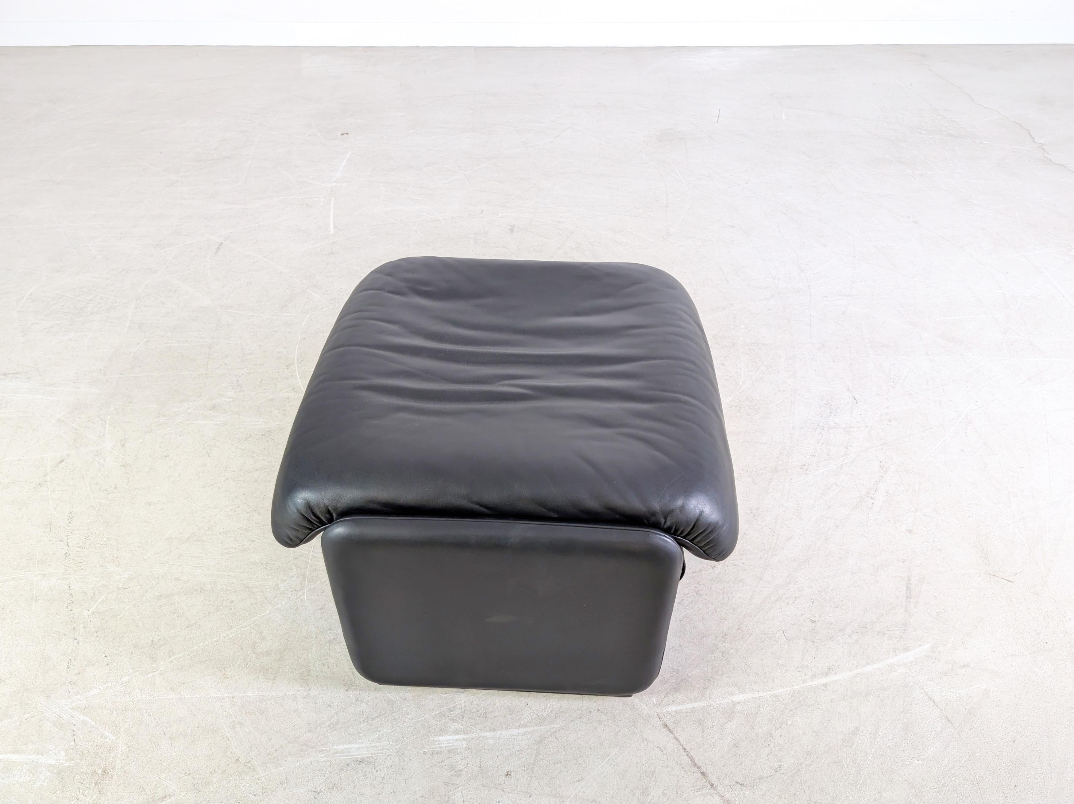 Fin du 20e siècle Original De Sede DS 2018 Hocker Ottoman Leder schwarz Design en vente