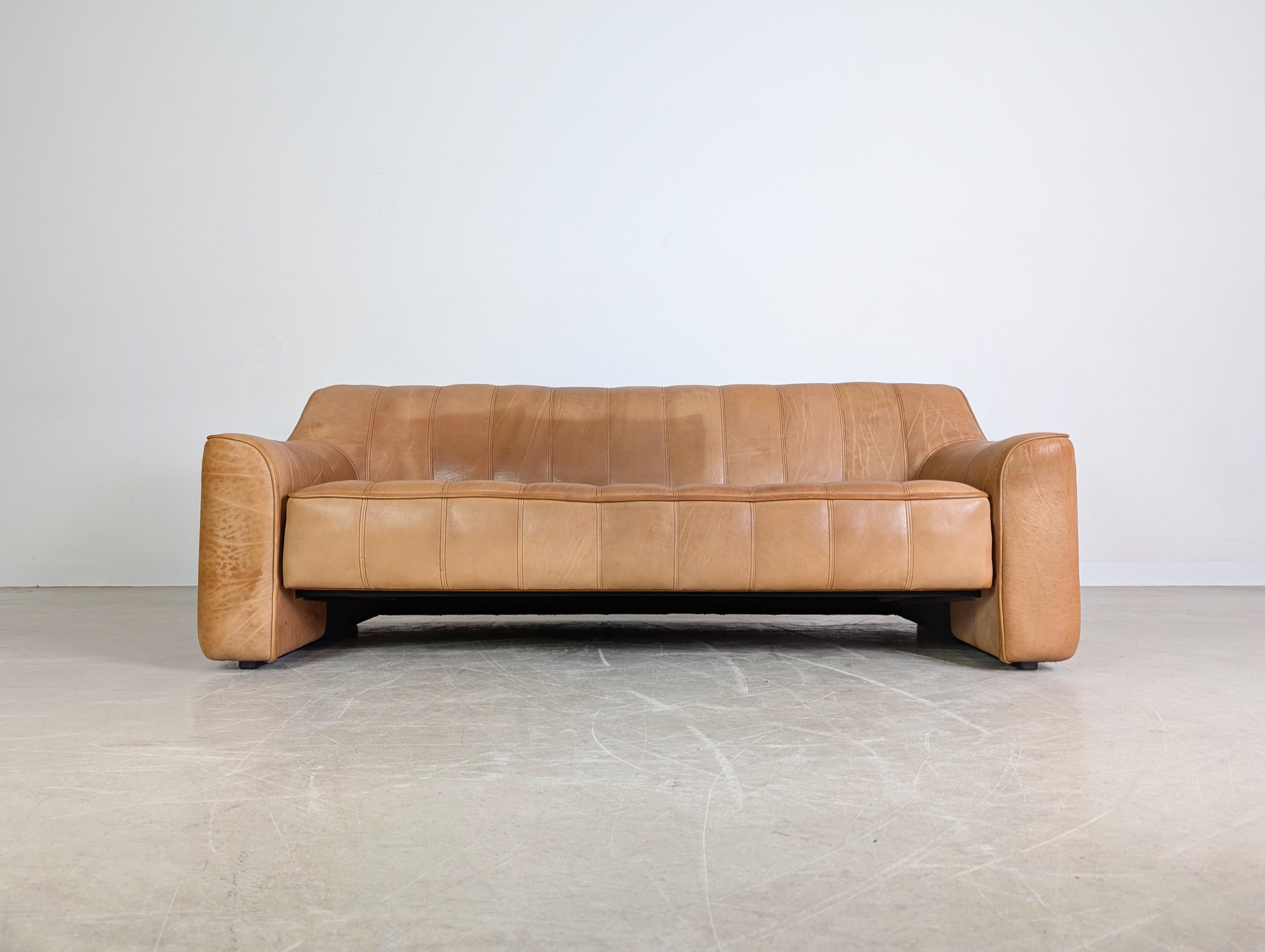 Mid-Century Modern Original de Sede DS44 Dreisitzer Büffelleder Sofa Couch en vente