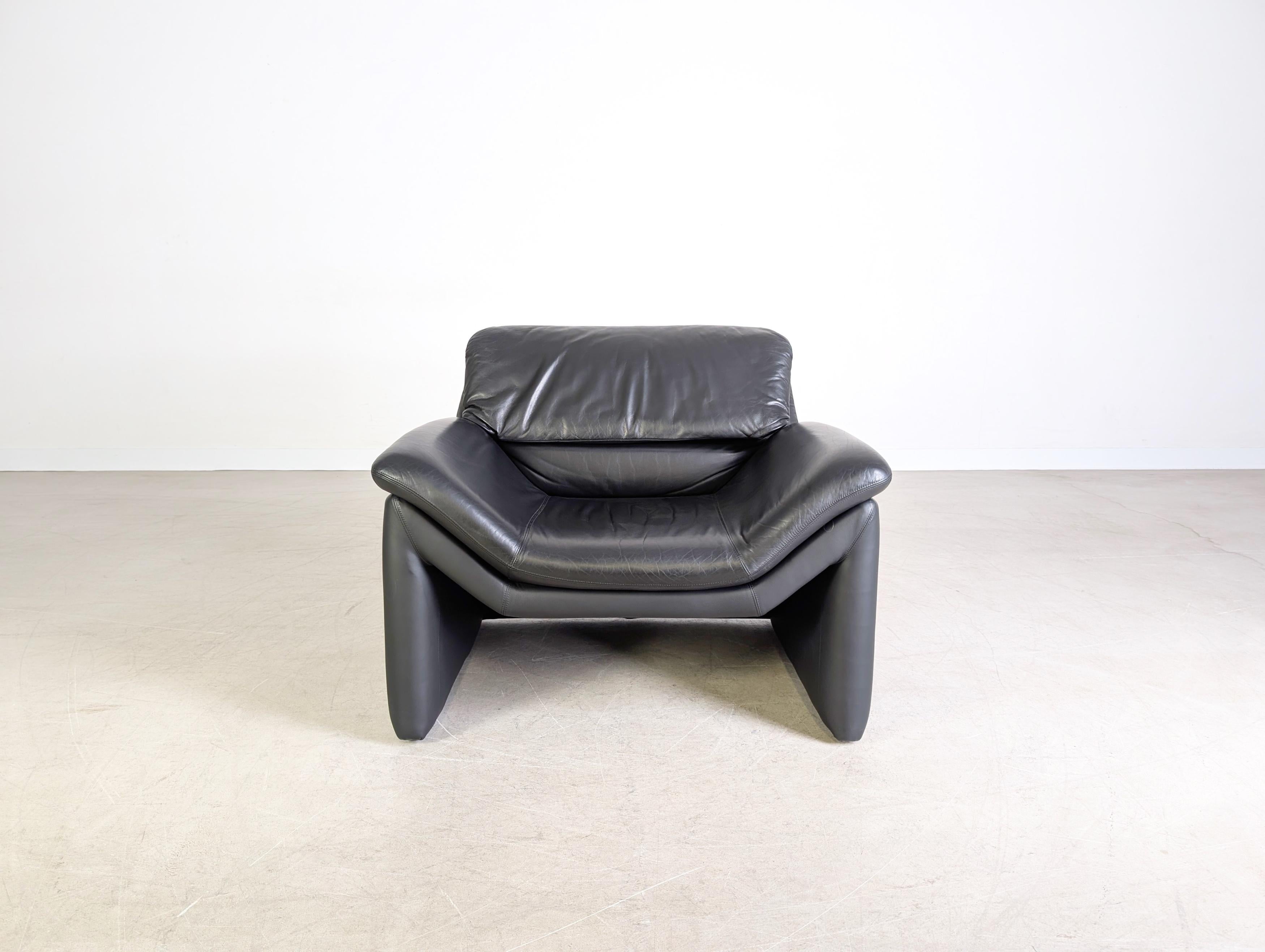 Wir bieten einen wunderschönen Design Sessel des Schweizer Traditionsherstellers 