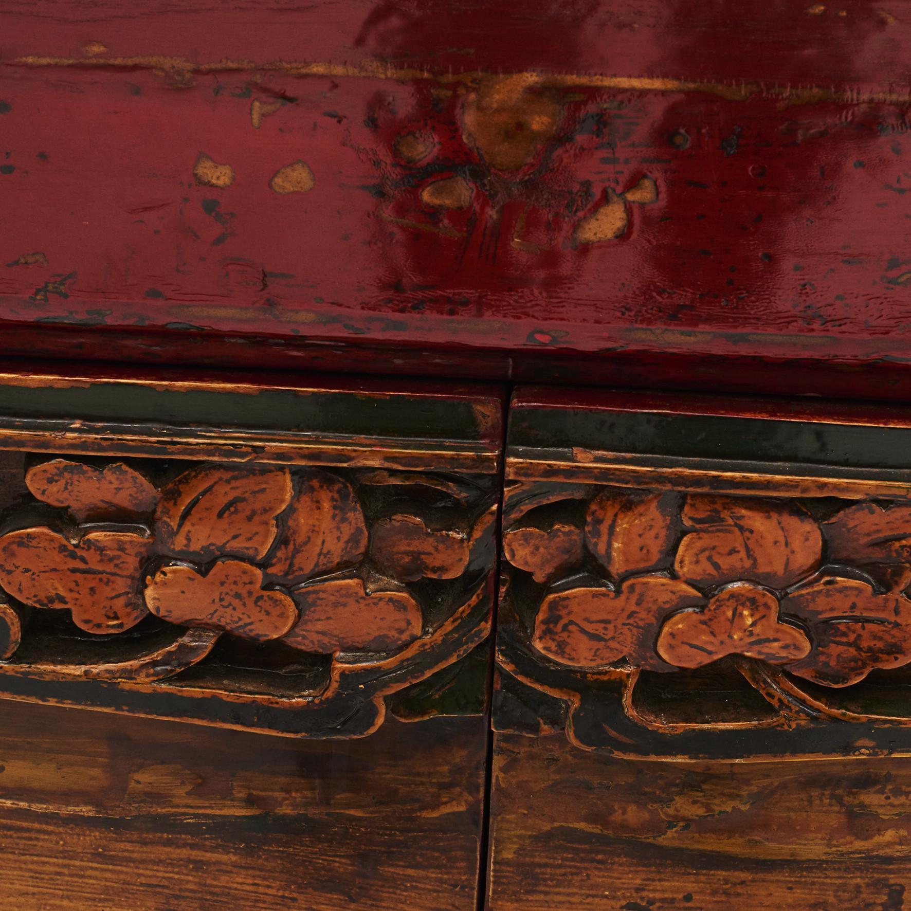 Chinese sideboard in red, green and yellow lacquer decorated with carvings of floral motifs.
Doors with fillings and yellow lacquer with decorations in the form of a nature scenery with trees, mountains etc.

Original condition with beautiful patina