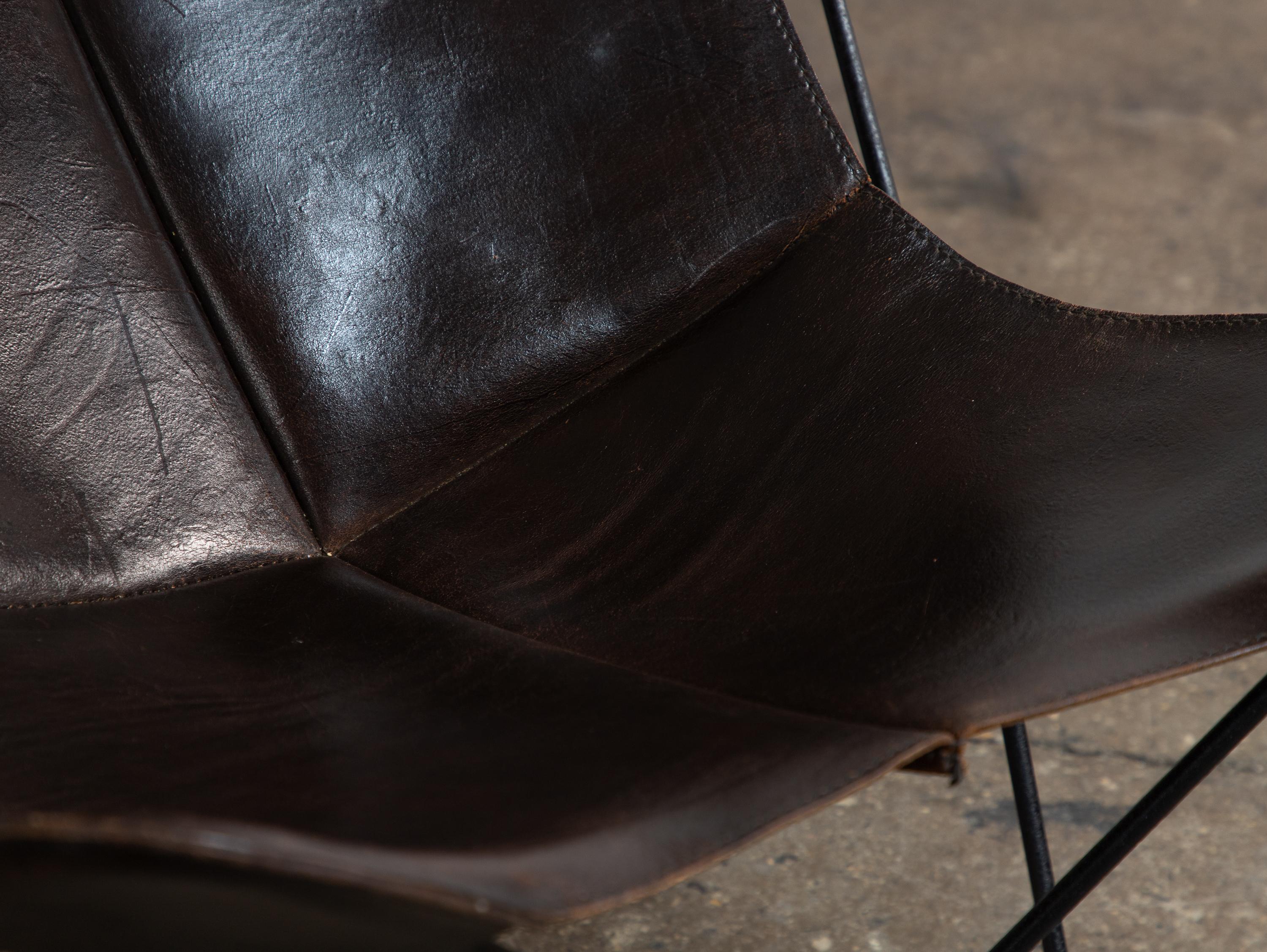 Mid-20th Century Original Deep Brown Leather Hardoy Butterfly Chair, Issued by Knoll, 1950s For Sale