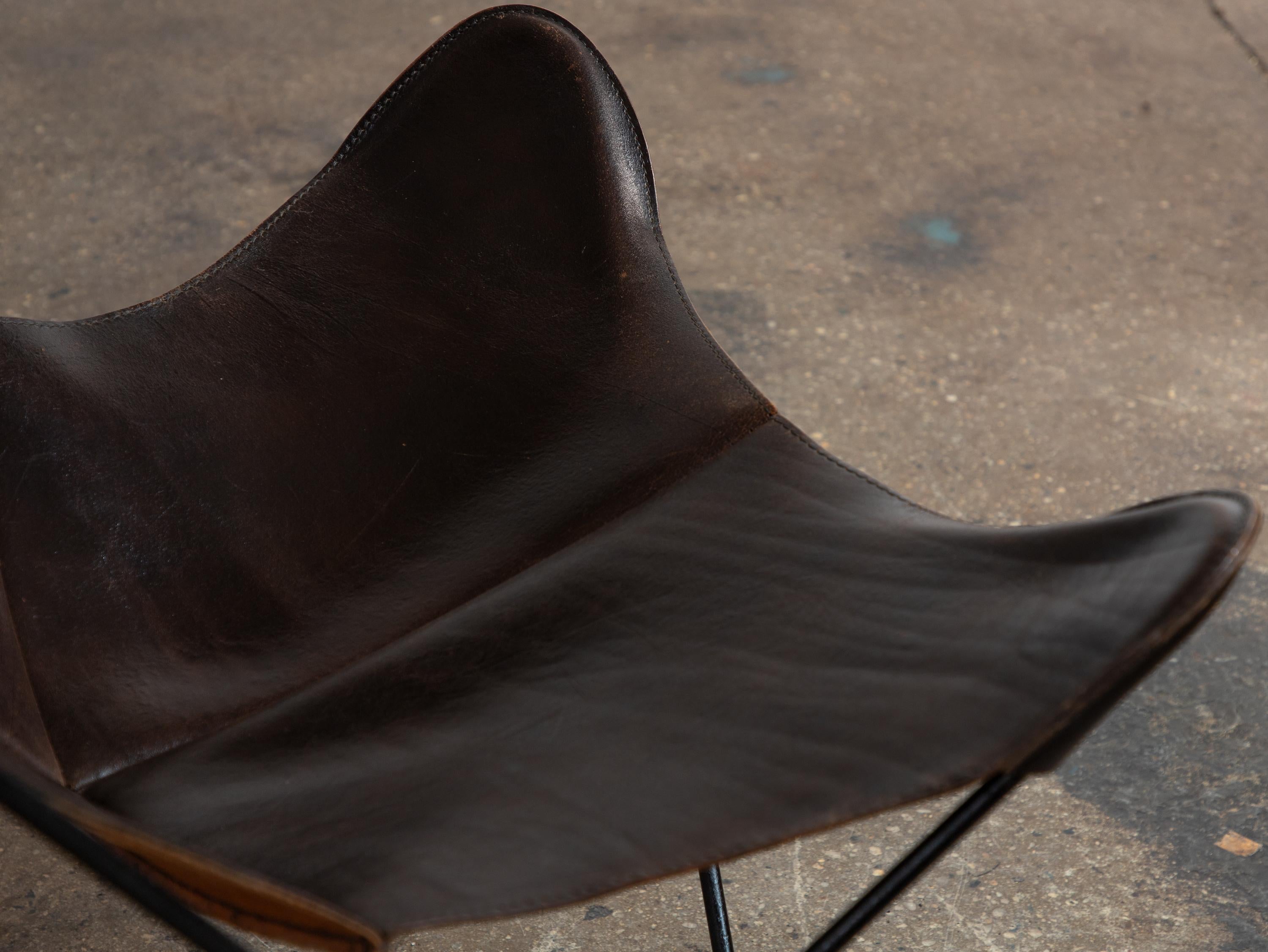 Original Deep Brown Leather Hardoy Butterfly Chair, Issued by Knoll, 1950s For Sale 1