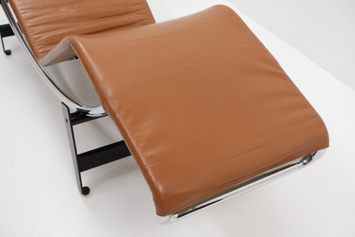 Original Design Chaise Longue 2072 / B306 (LC4) by Wohnbedarf Switzerland, 1950s en vente 3