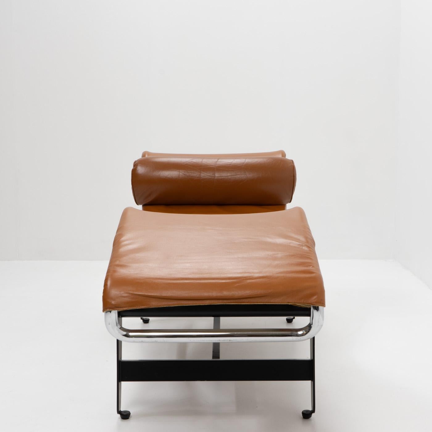 Mid-Century Modern Original Design Chaise Longue 2072 / B306 (LC4) by Wohnbedarf Switzerland, 1950s en vente