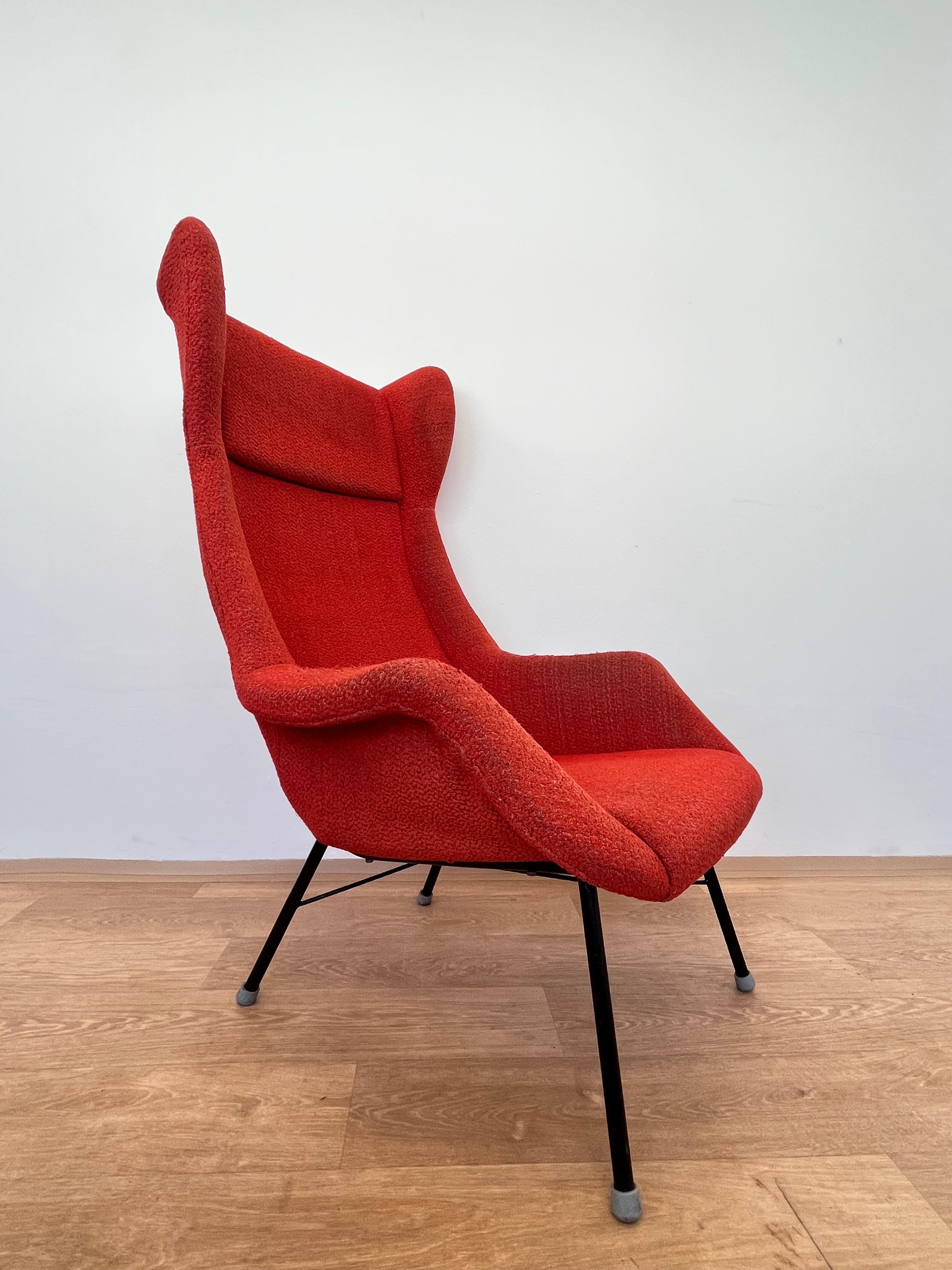 Original Design Fiberglass Wing Chair by Miroslav Navratil, 1970s In Good Condition For Sale In Praha, CZ