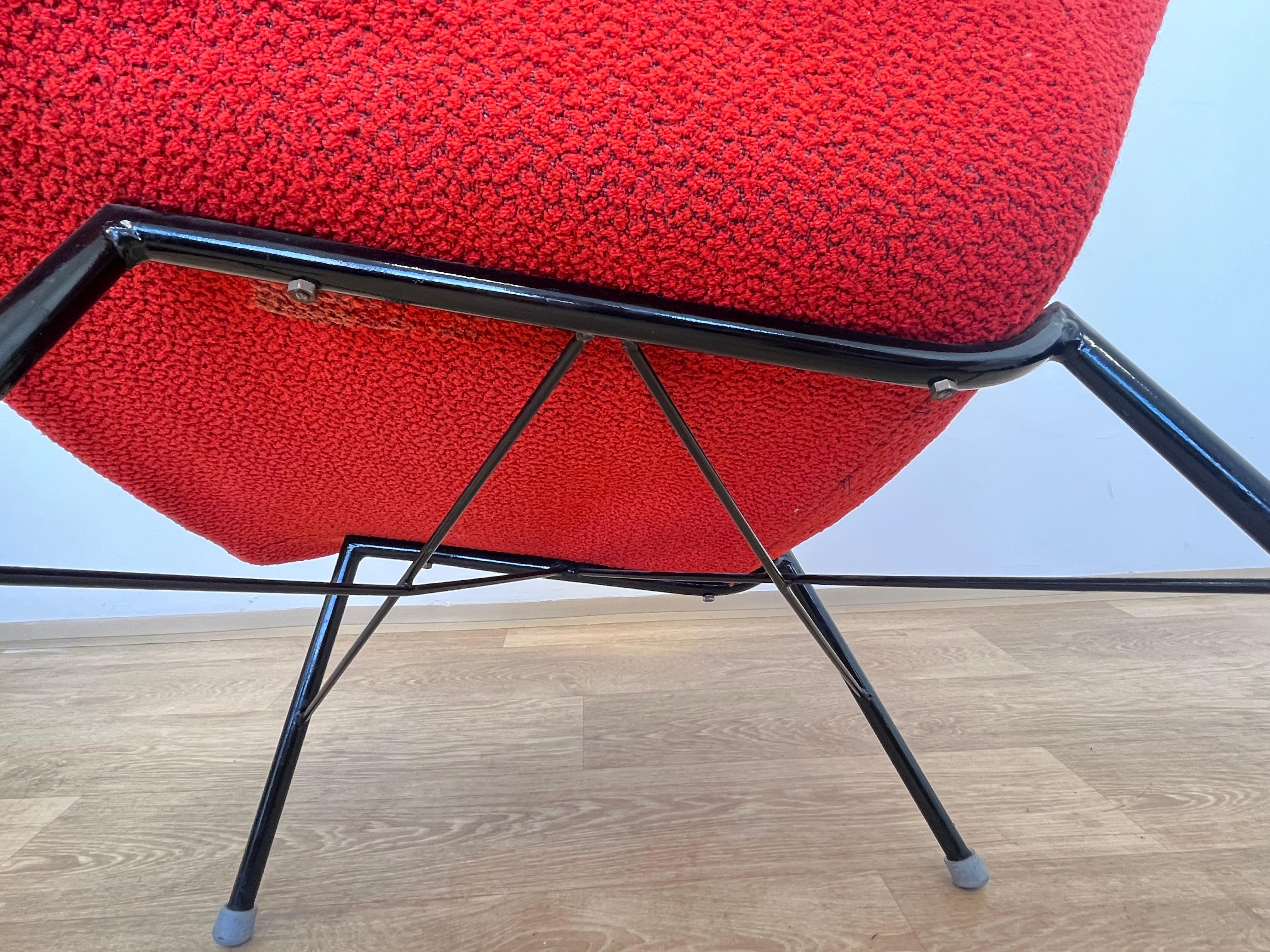 Original Design Fiberglass Wing Chair by Miroslav Navratil, 1970s For Sale 1