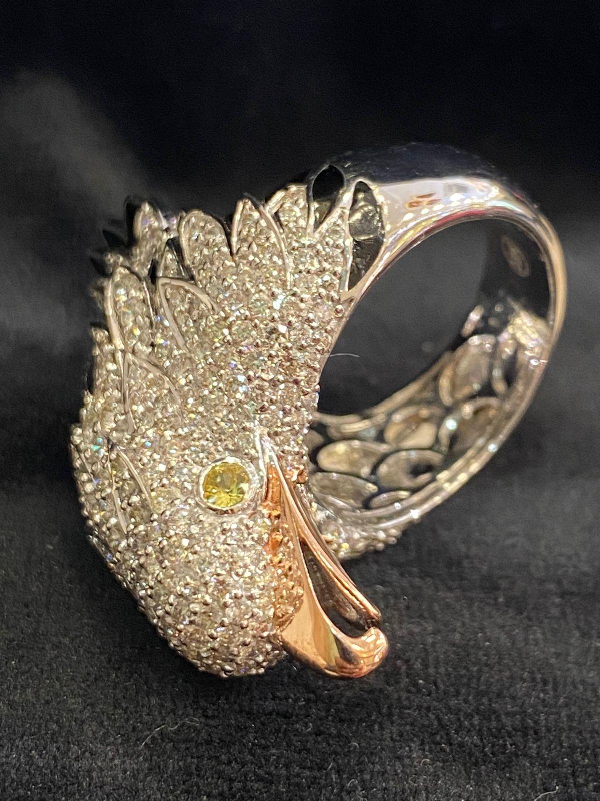 Taglio rotondo Design originale in Ct 3, 71 di diamanti su anello con animale in vendita