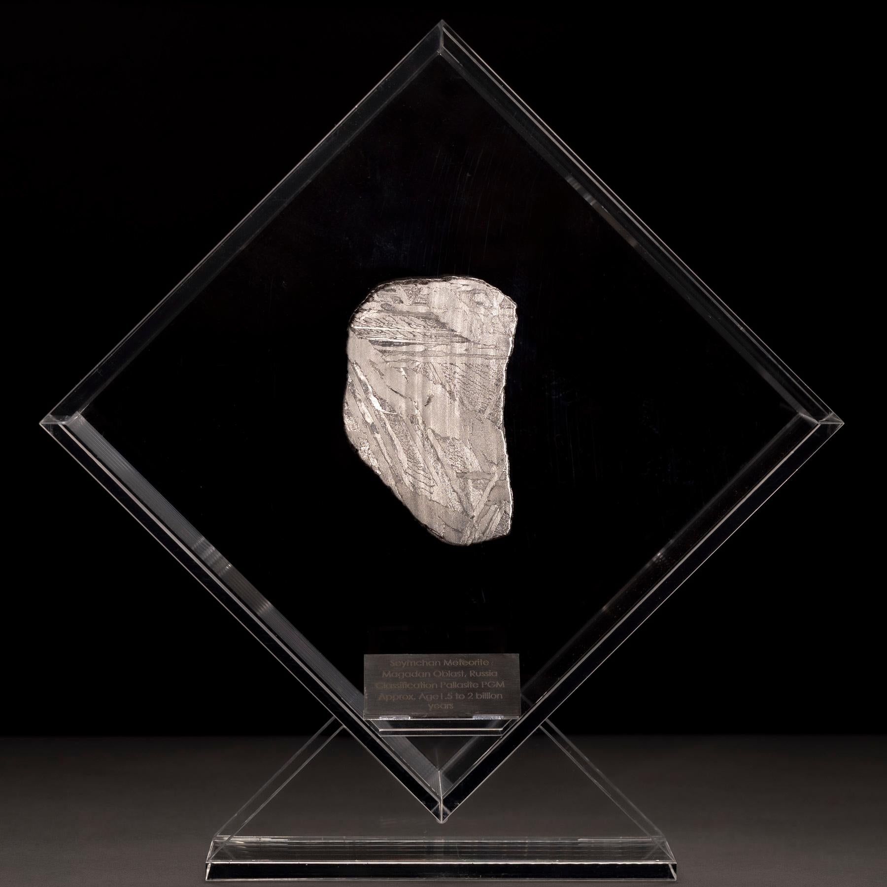 Original Design, Seymchan Meteorite in a Acrylic Display In New Condition In Polanco, CDMX
