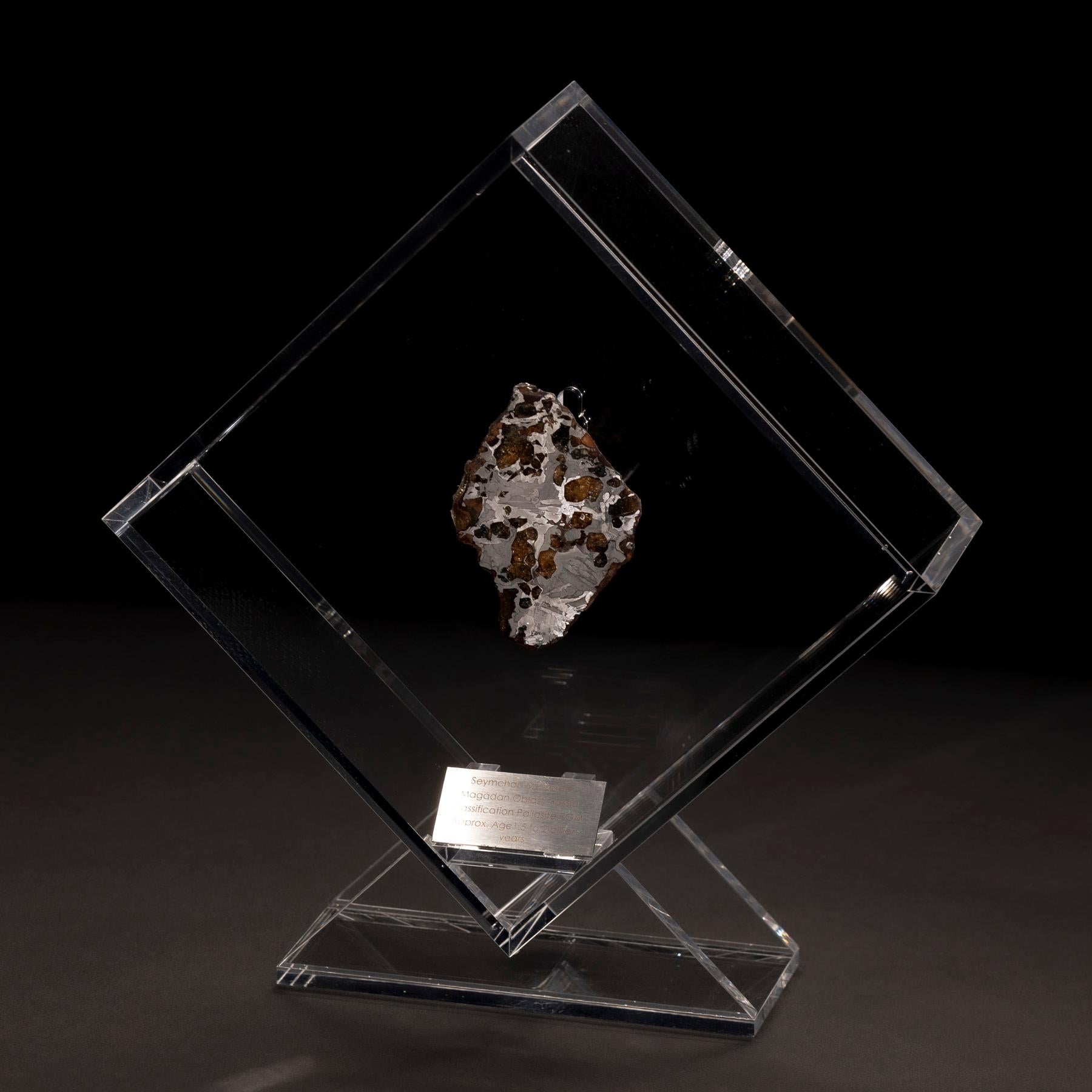 Original Design, Seymchan with Olivine Meteorite in a Acrylic Display In New Condition For Sale In Polanco, CDMX