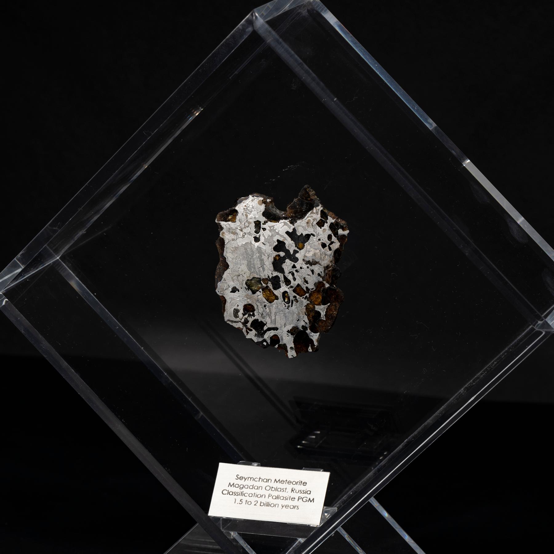 Original Design, Seymchan with Olivine Meteorite in a Acrylic Display In New Condition For Sale In Polanco, CDMX
