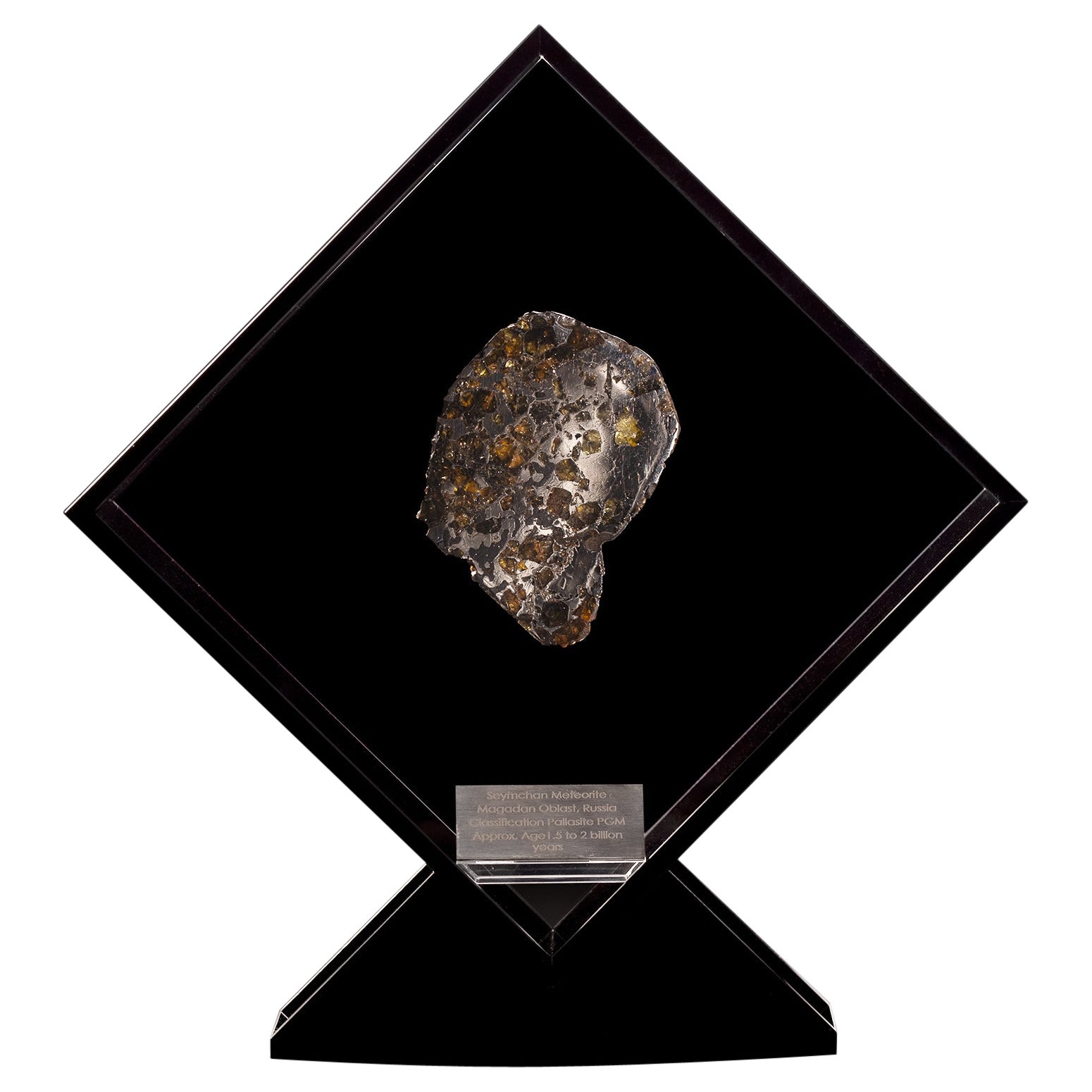 Conception originale, Seymchan avec Olivine Meteorite dans une vitrine en acrylique noire