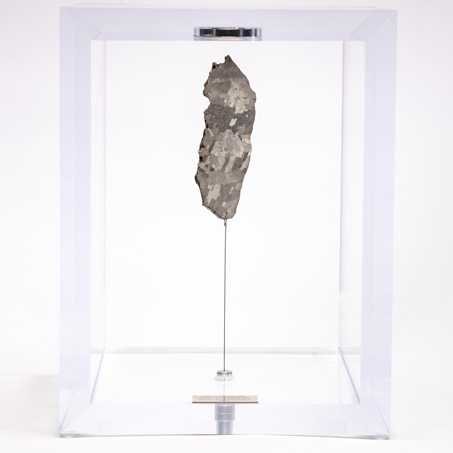 The “Space Box” was designed by Ernesto Duran, as a creative way to enhance the uniqueness of meteorites and could also be use as a decorative piece. It´s an acrylic box with a magnet on top and a steel string pulling the meteorite straight