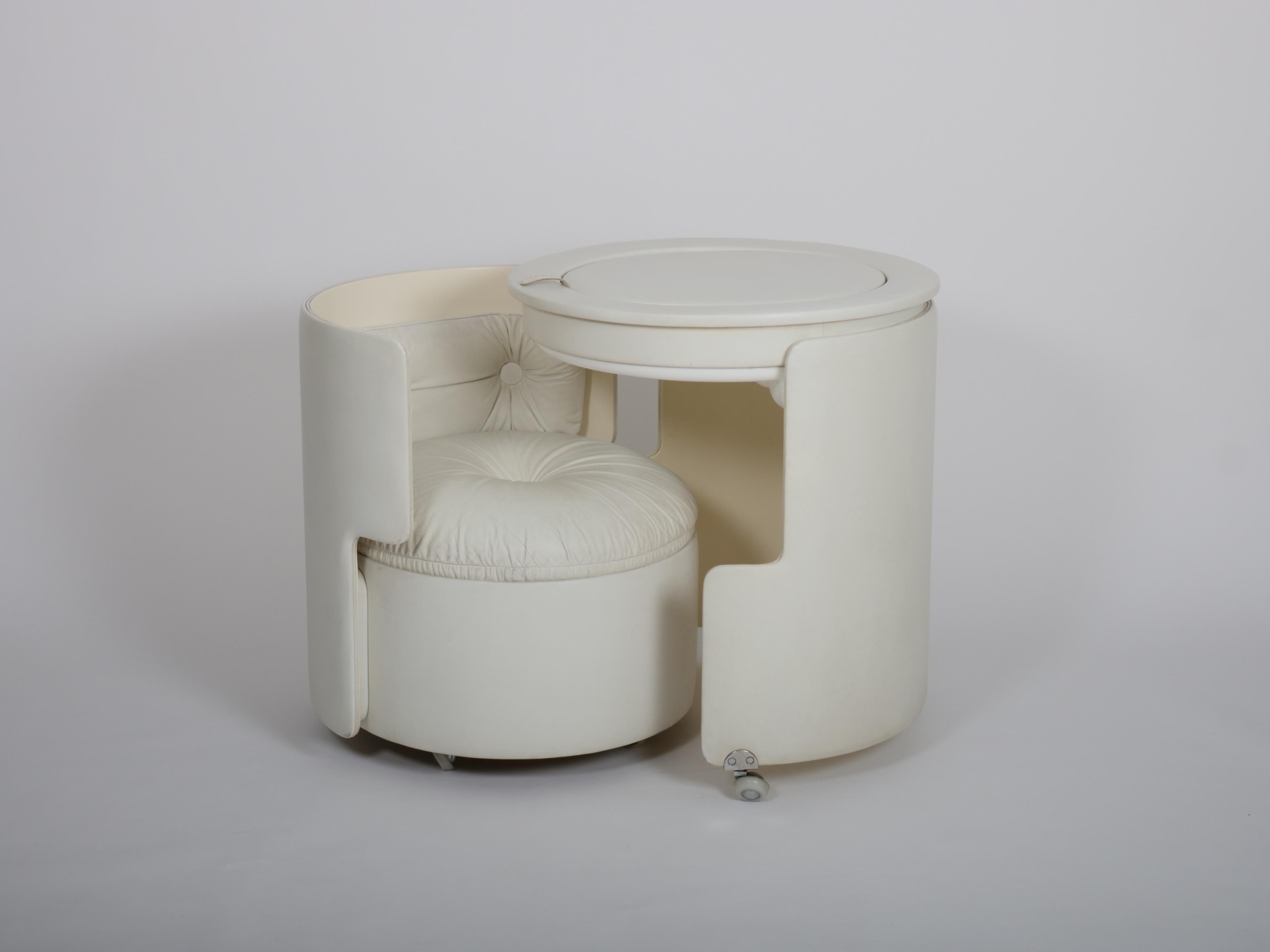 Original weißes Leder 'Dilly Dally' Eitelkeit von Luigi Massoni Italien um 1968 (Moderne der Mitte des Jahrhunderts) im Angebot