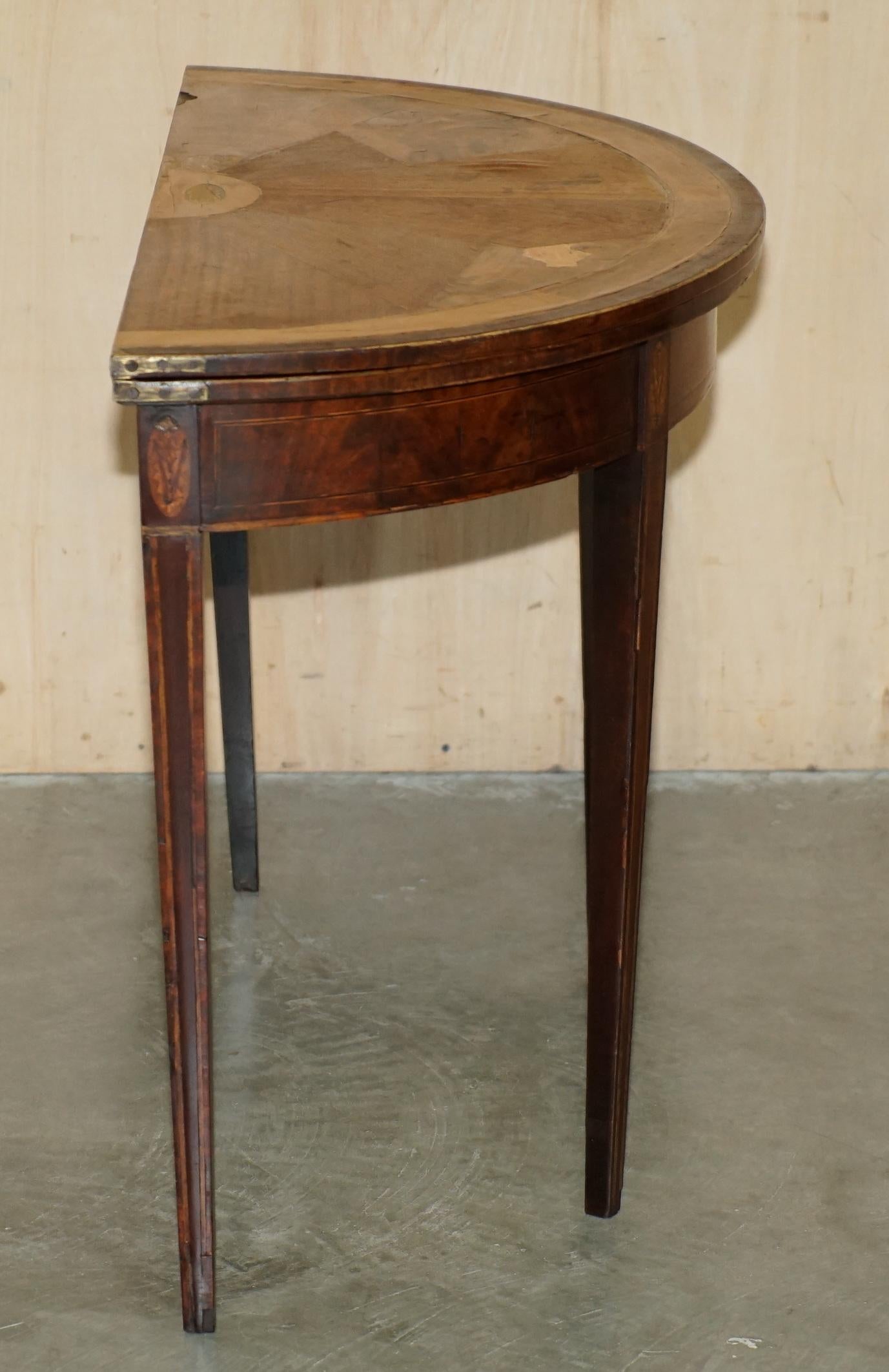 ORIGINAL DISTRESsed ANTiQUE GEORGIAN SHERATON DEMI LUNE CARVED TABLE LEATHER TOP im Angebot 2