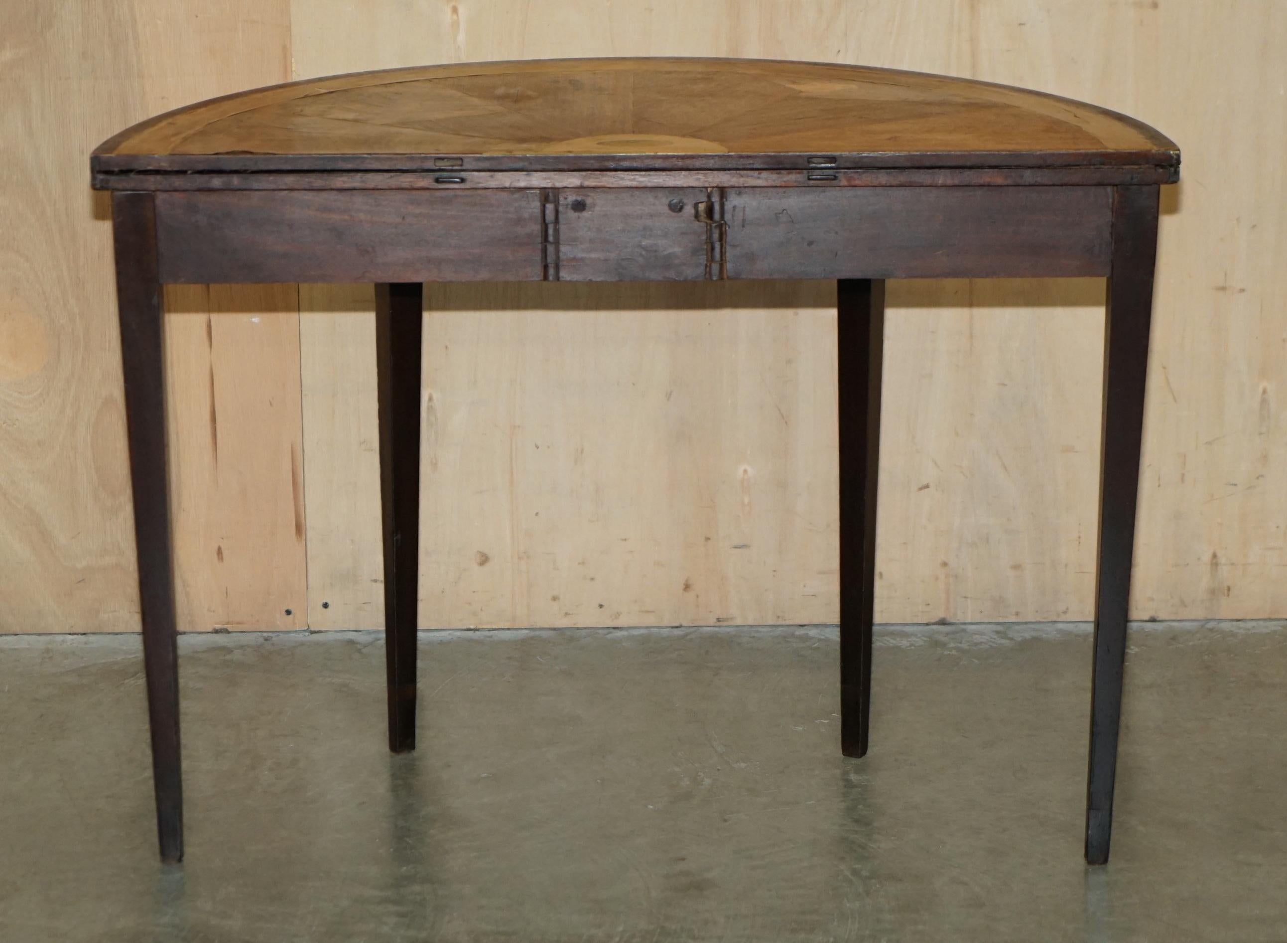 ORIGINAL DISTRESsed ANTiQUE GEORGIAN SHERATON DEMI LUNE CARVED TABLE LEATHER TOP im Angebot 3