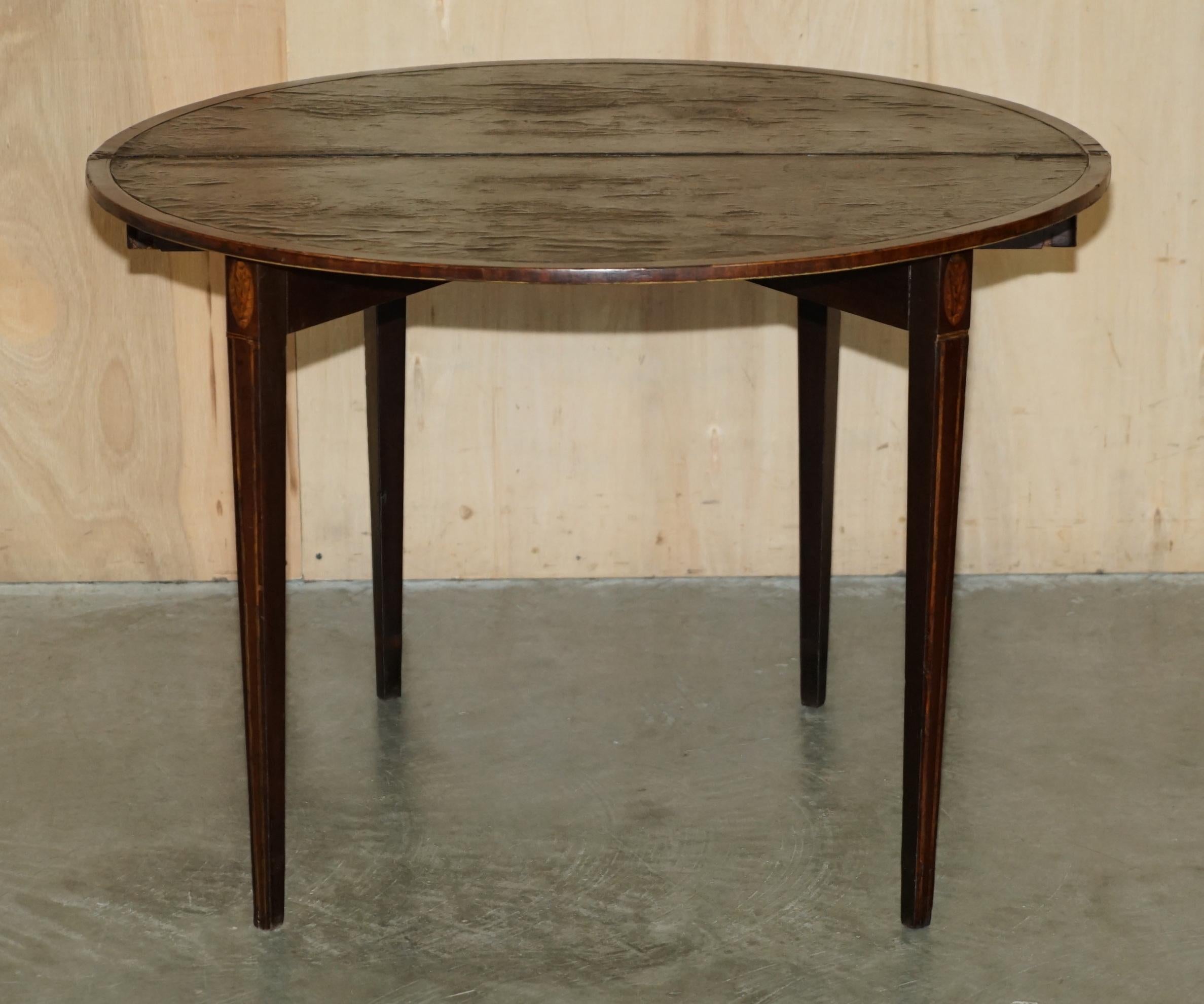 ORIGINAL DISTRESsed ANTiQUE GEORGIAN SHERATON DEMI LUNE CARVED TABLE LEATHER TOP im Angebot 4