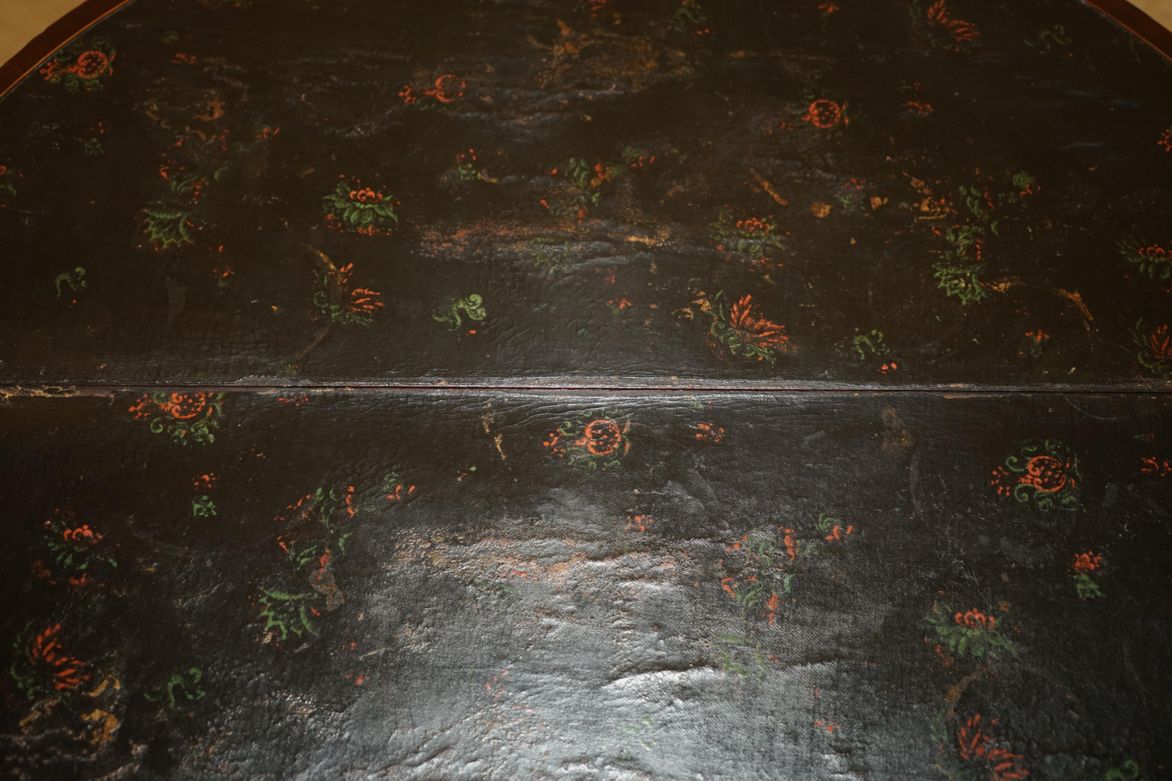 ORIGINAL DISTRESsed ANTiQUE GEORGIAN SHERATON DEMI LUNE CARVED TABLE LEATHER TOP im Angebot 9