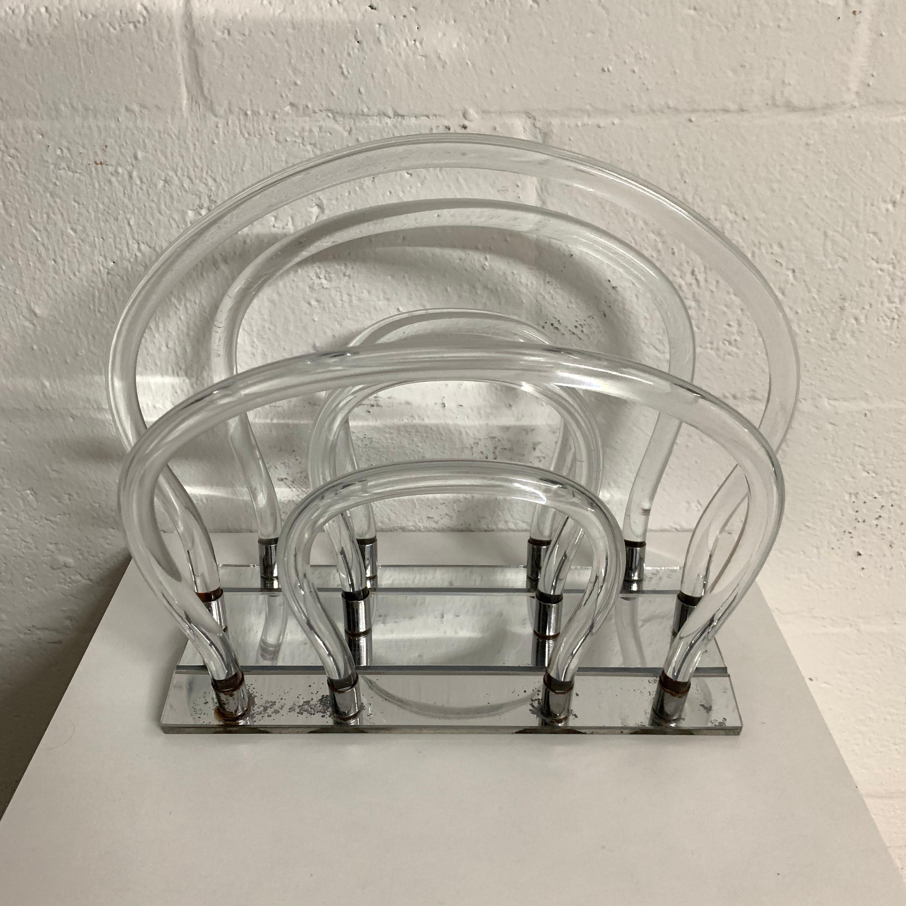 Original Dorothy Thorpe Lucite and Chrome Magazine Rack or Stand, 1960s In Good Condition In Miami, FL