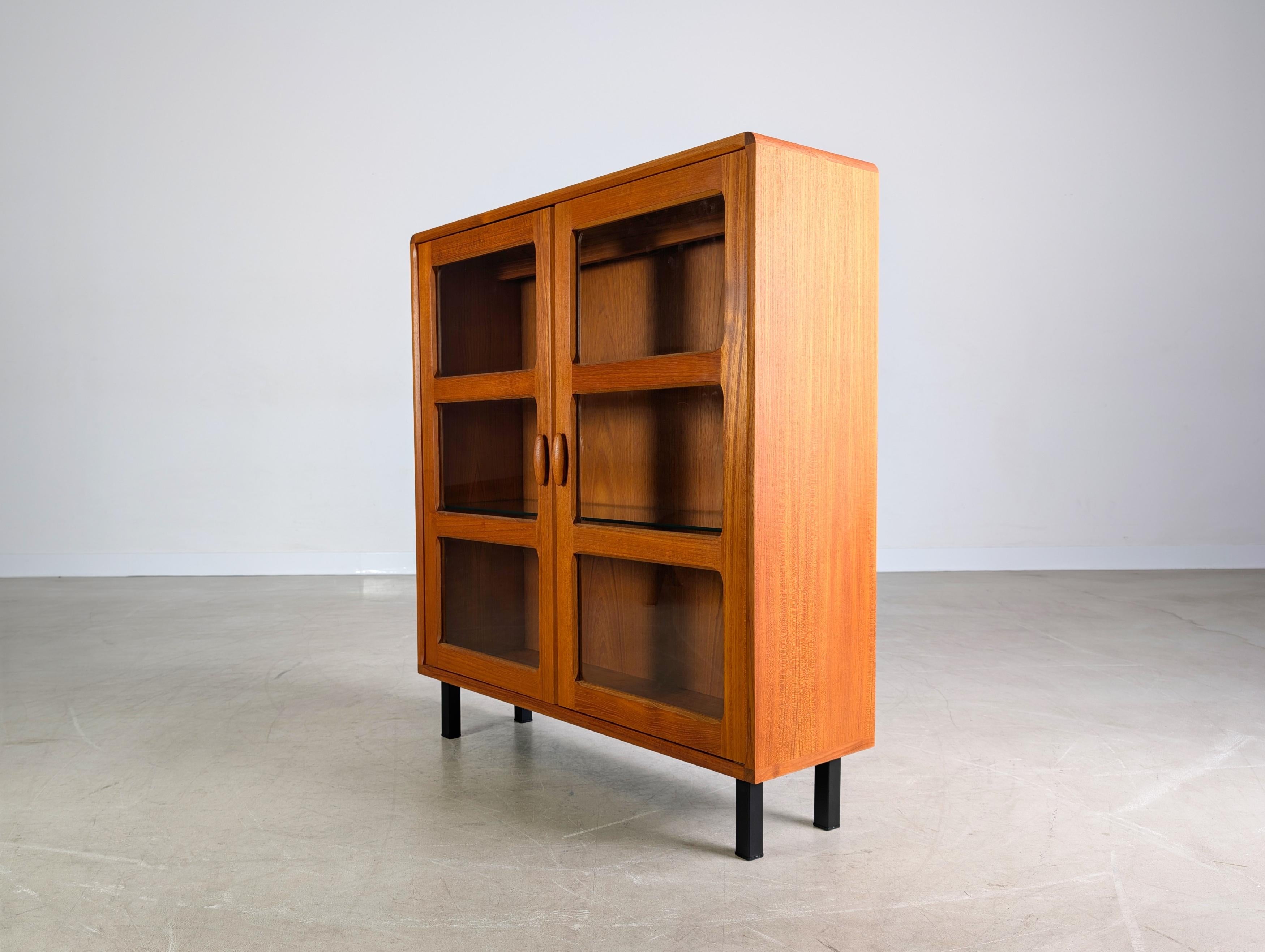 Original Dyrlund Vintage Vitrine Midcentury Sideboard Teak 1960er (Moderne der Mitte des Jahrhunderts) im Angebot