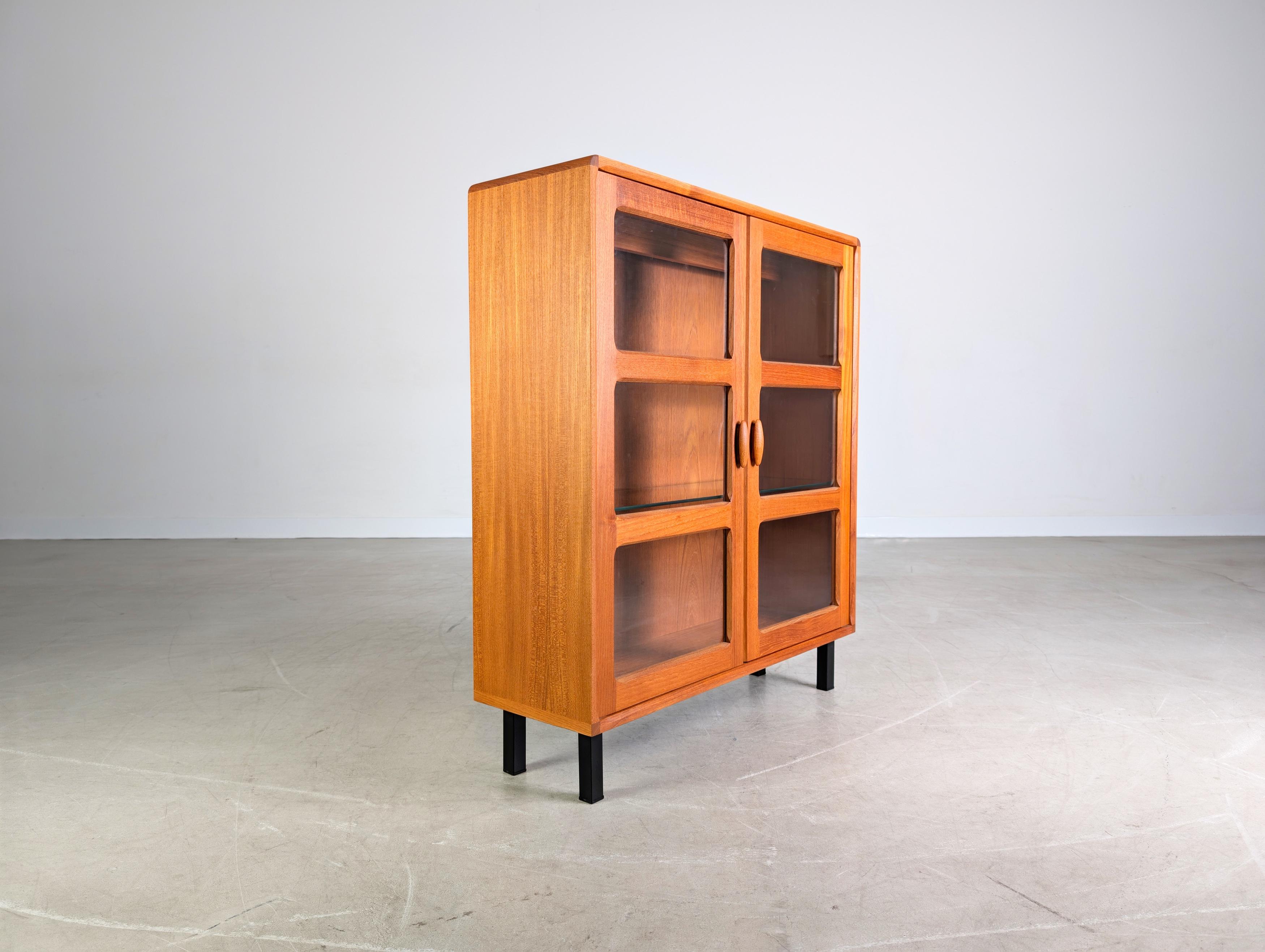 Original Dyrlund Vintage Vitrine Midcentury Sideboard Teak 1960er (Dänisch) im Angebot
