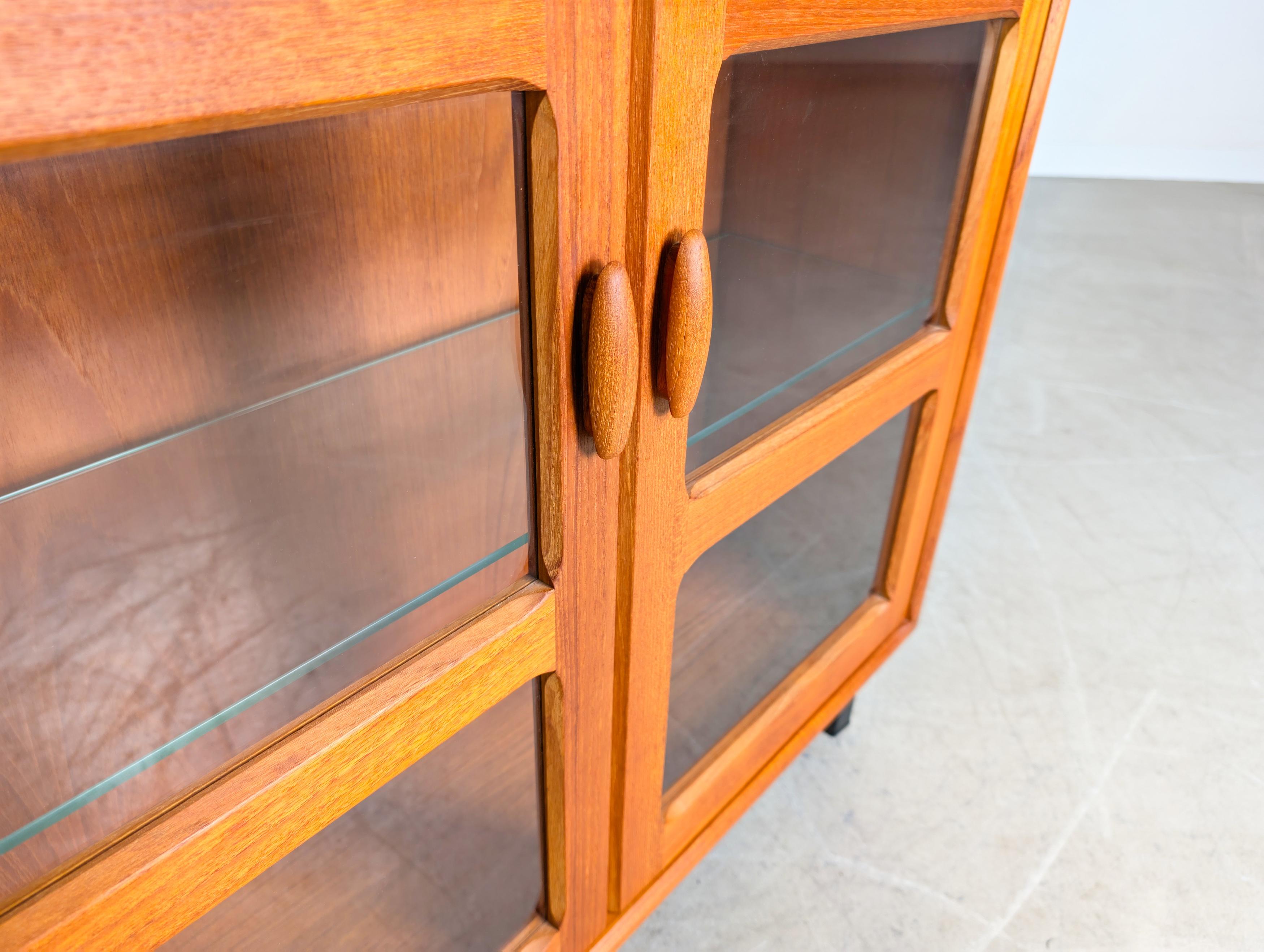 Original Dyrlund Vintage Vitrine Midcentury Sideboard Teak 1960er (Teakholz) im Angebot