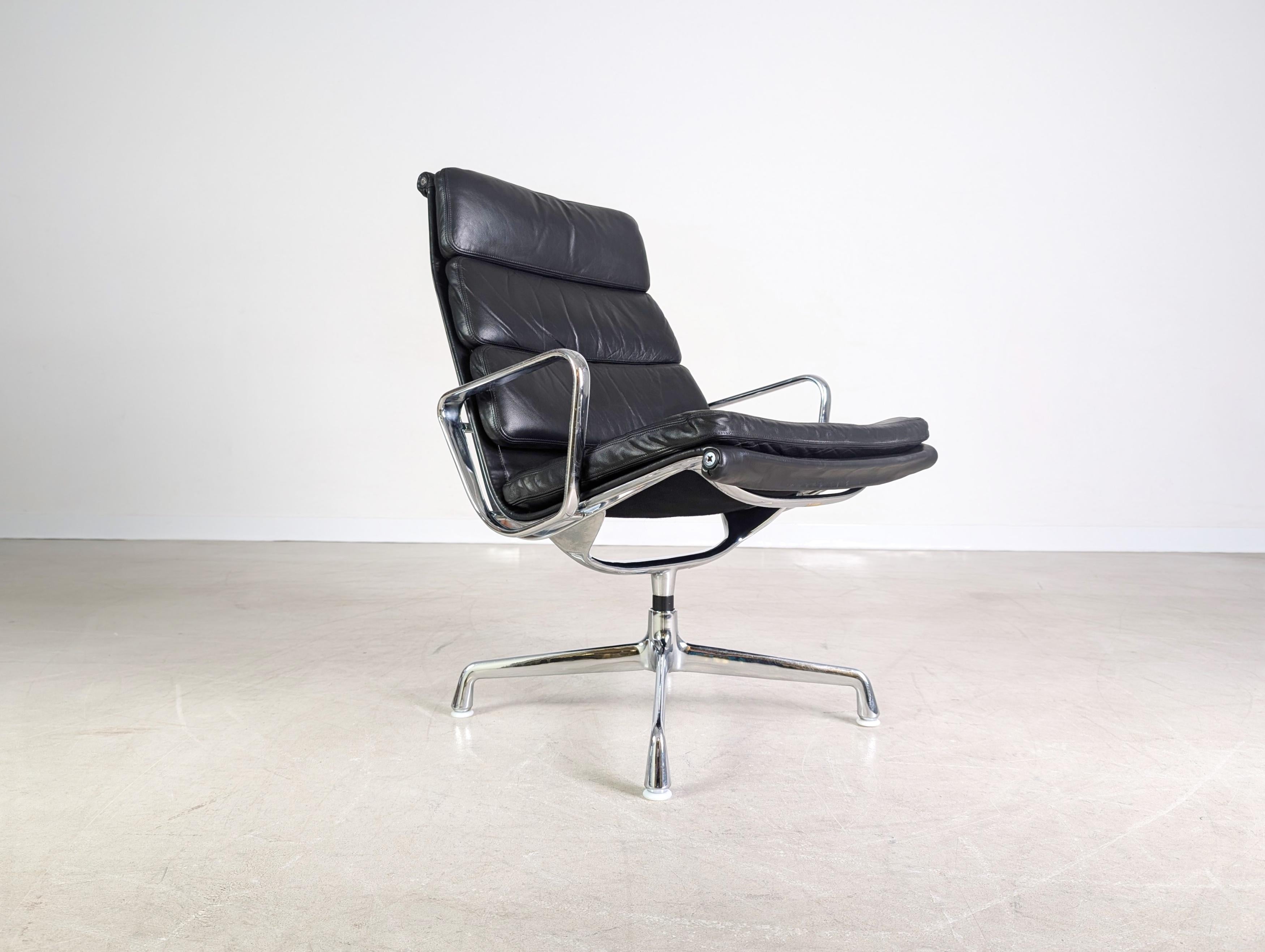 Original EA 216 Sessel Herman Miller Charles Ray Eames soft pad Bon état - En vente à Berlin, DE
