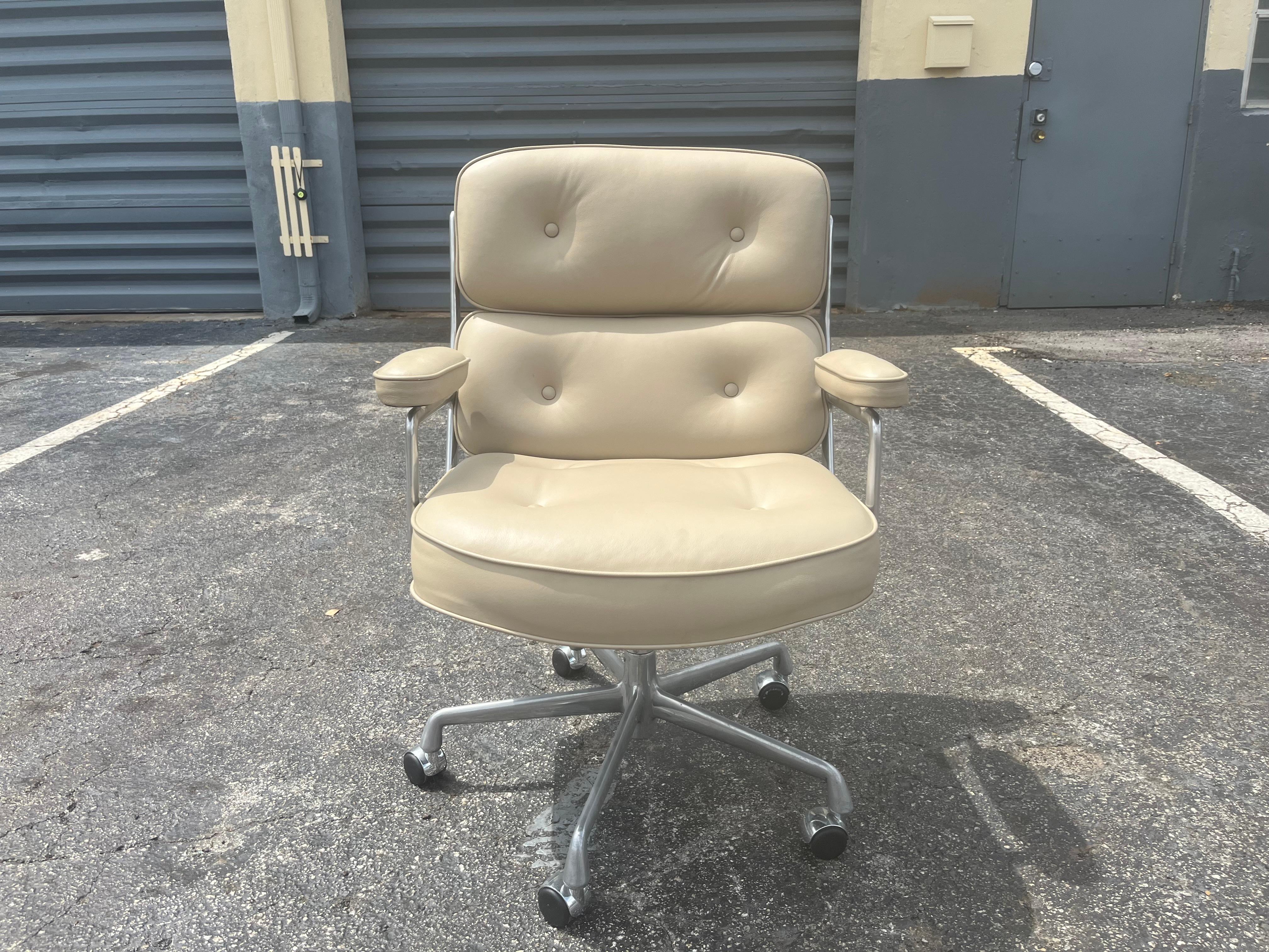 Original Eames Executive Lobby Chair, Leather, Time-Life Chair 5