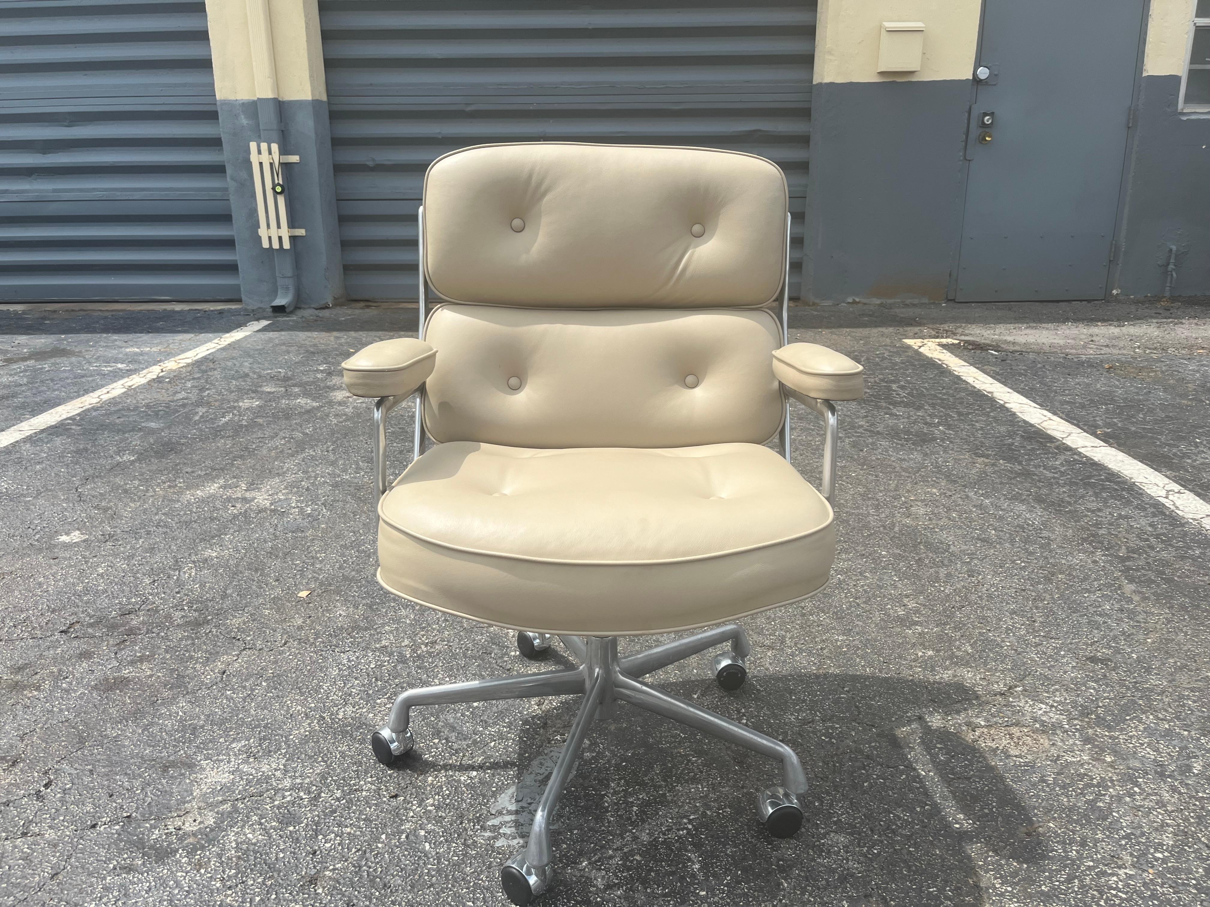 Original Eames Executive Lobby Chair, Leather, Time-Life Chair 6