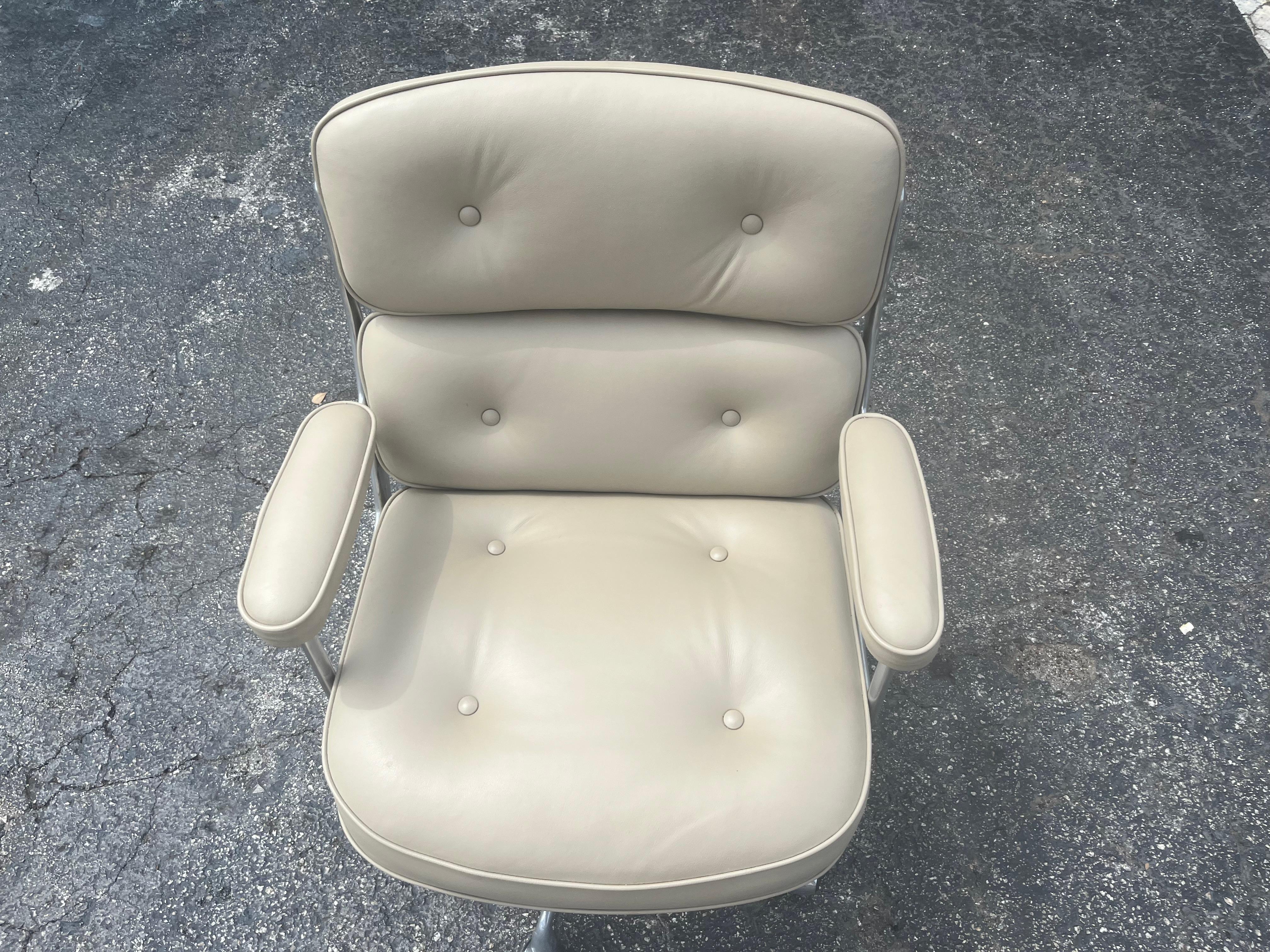 Original Eames Executive Lobby Chair, Leather, Time-Life Chair 7
