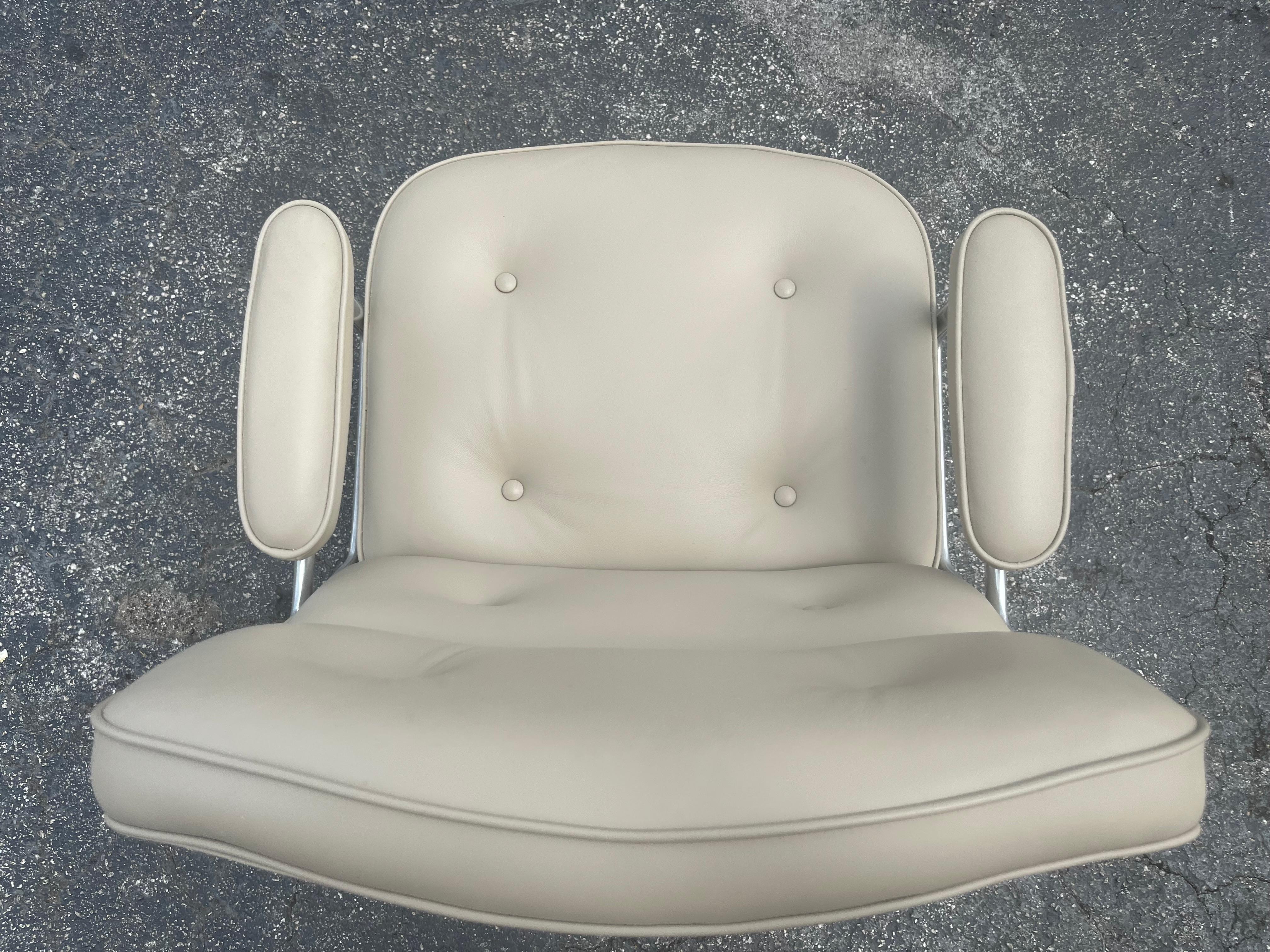 Original Eames Executive Lobby Chair, Leather, Time-Life Chair 8