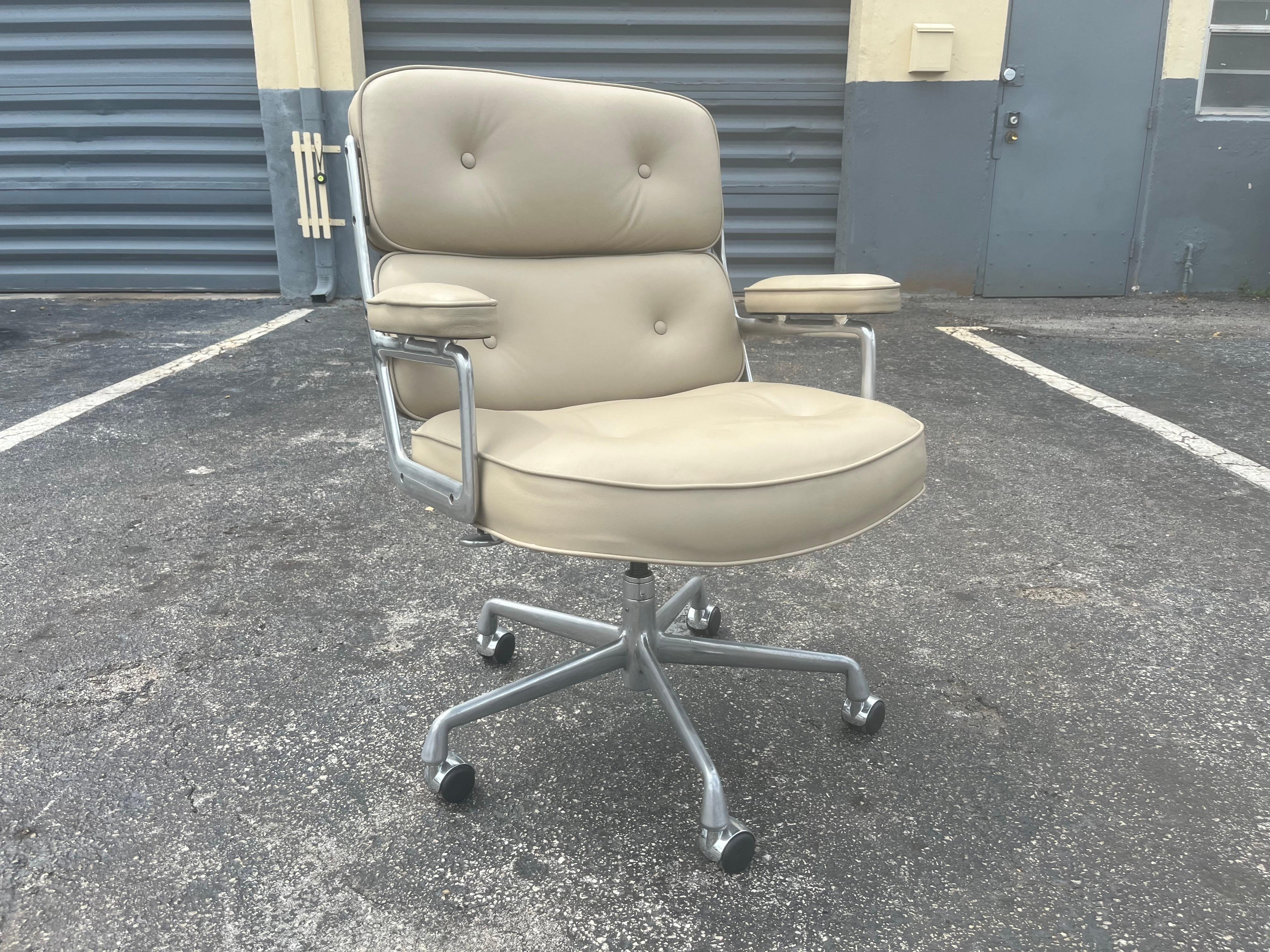 Original Eames Time-Life Chair, aluminum and cream leather.
Chair tilts, swivels, and has a height-adjustable seat. Signed with Herman Miller label. Retails for over 5k.