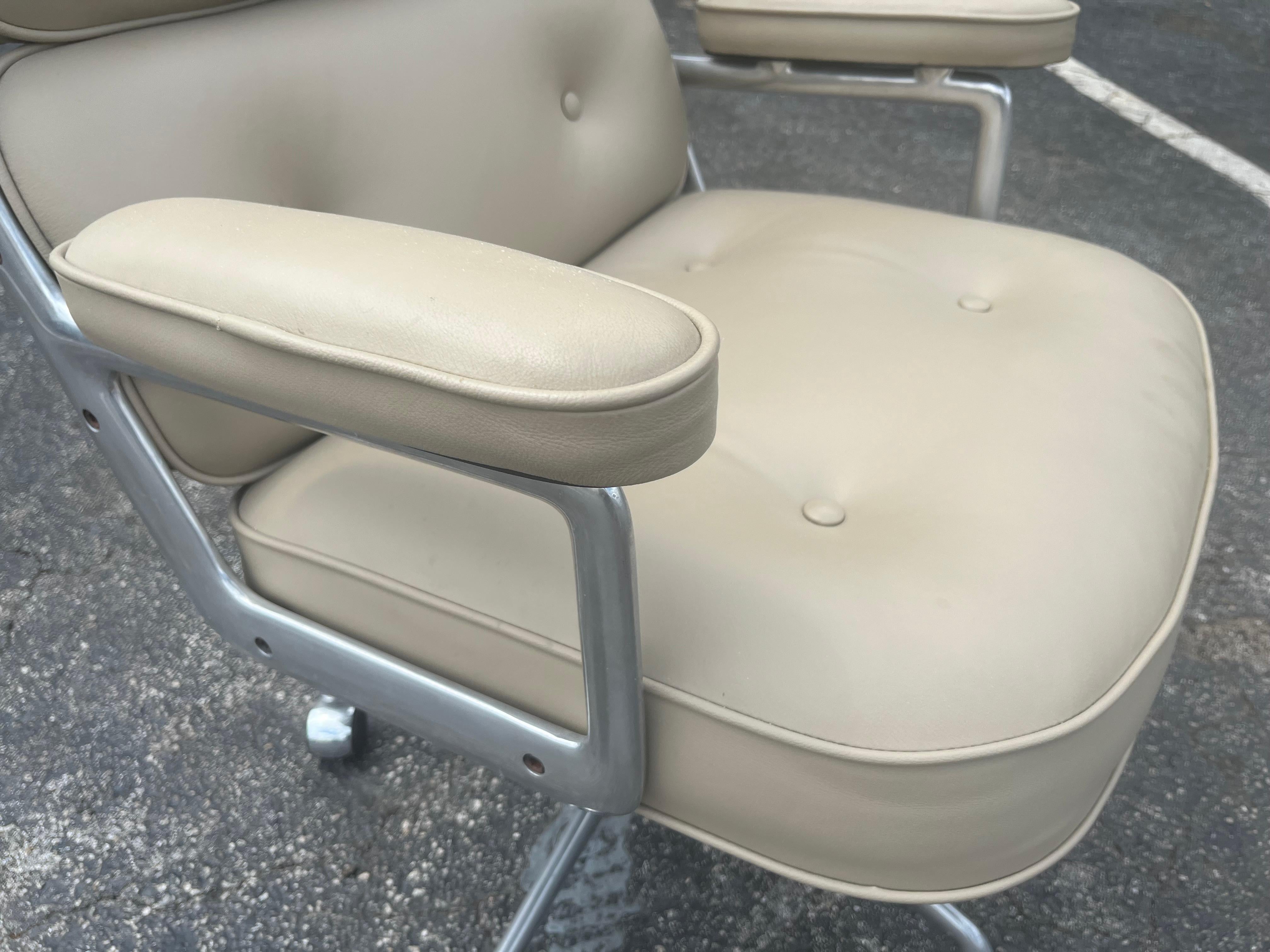 Modern Original Eames Executive Lobby Chair, Leather, Time-Life Chair
